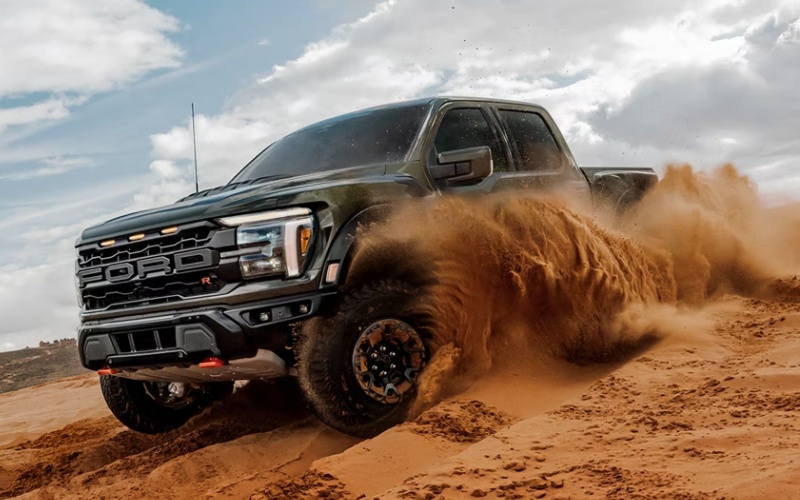 2026 Ford F-150 vs 2026 Ram 1500 — Which Truck Handles Towing and Trailering Better for Jupiter, FL?