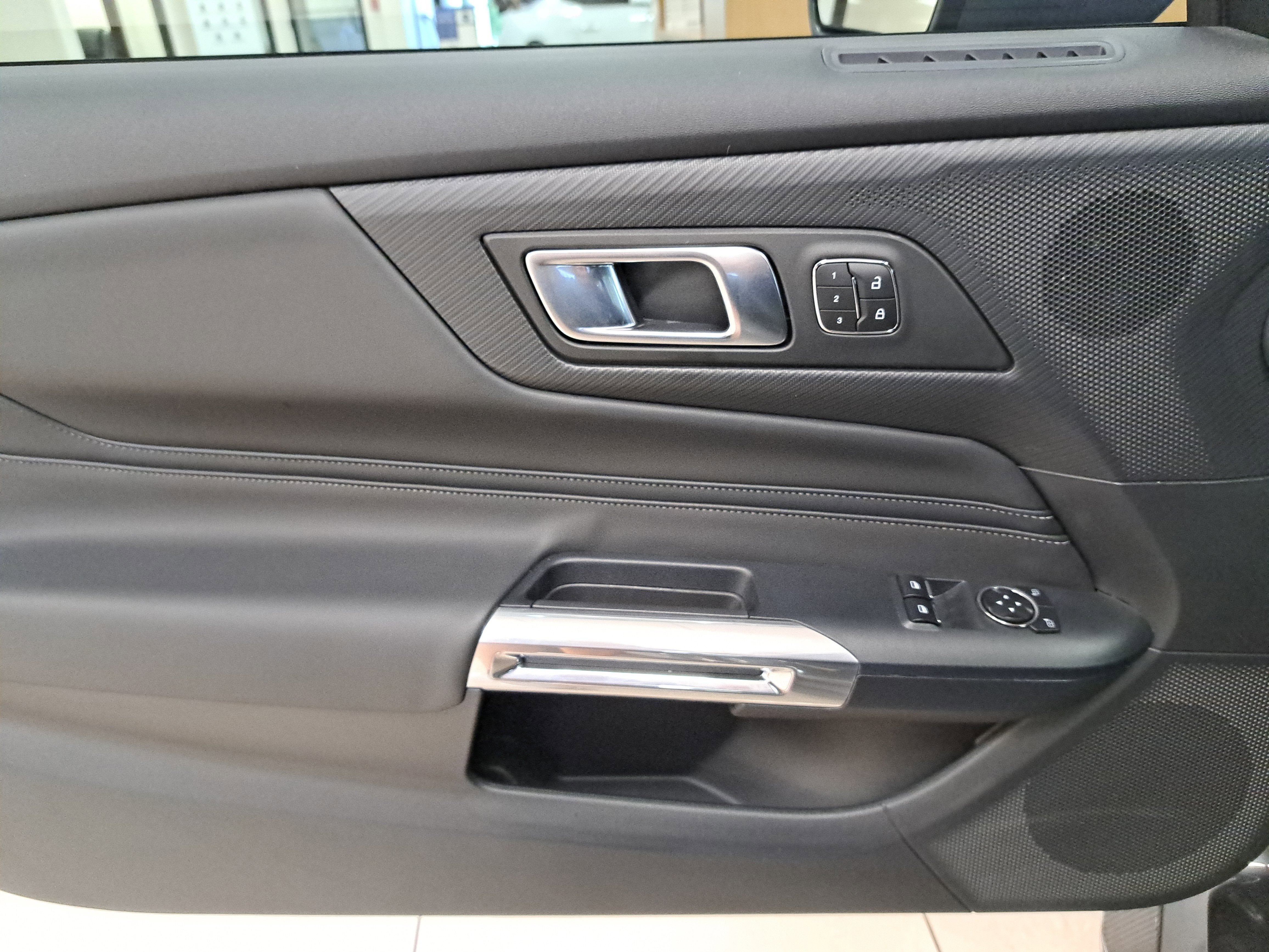 2025 Ford Mustang Premium