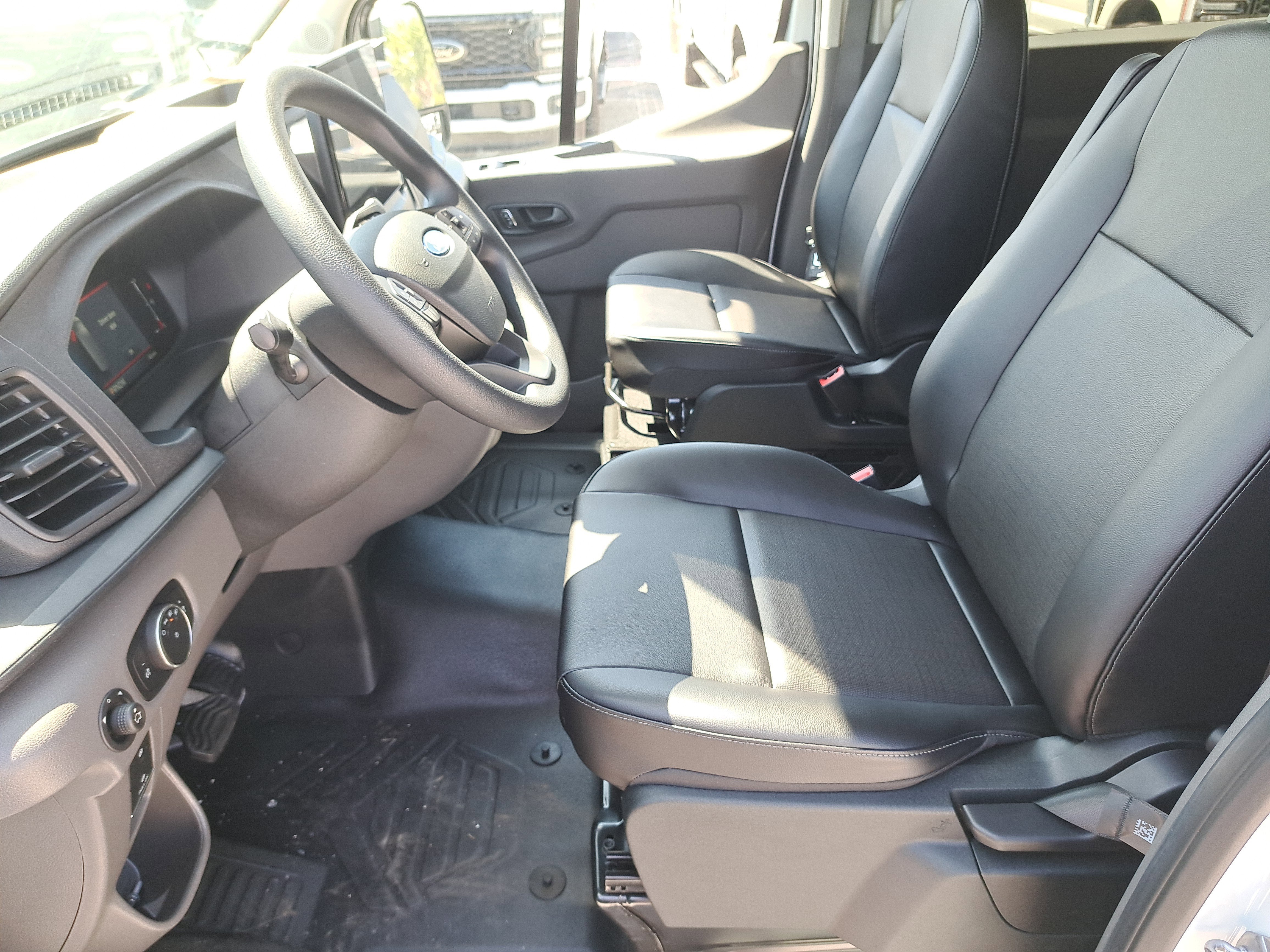 2026 Ford Transit Passenger Wagon XL