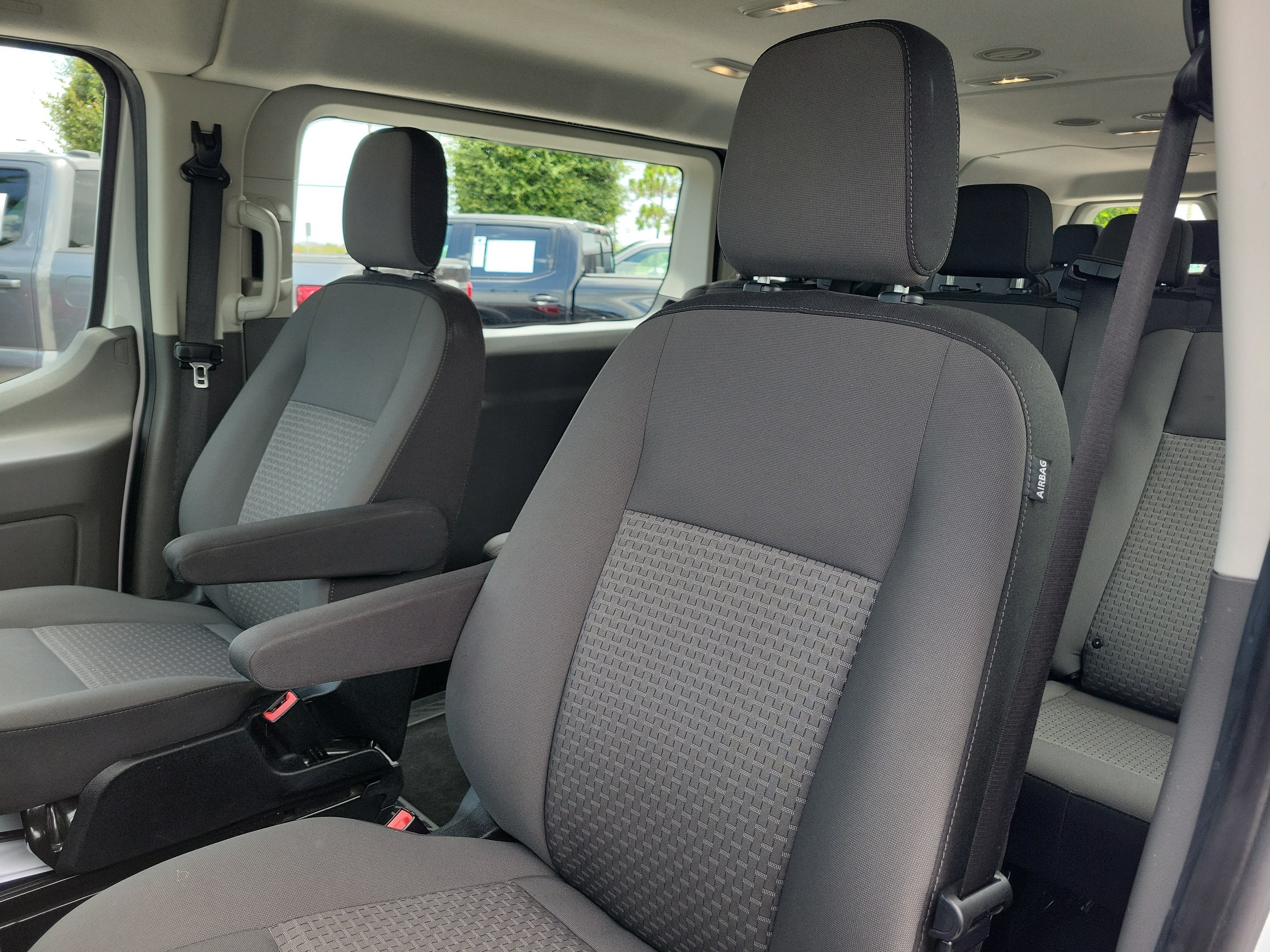 2024 Ford Transit Passenger Wagon XLT