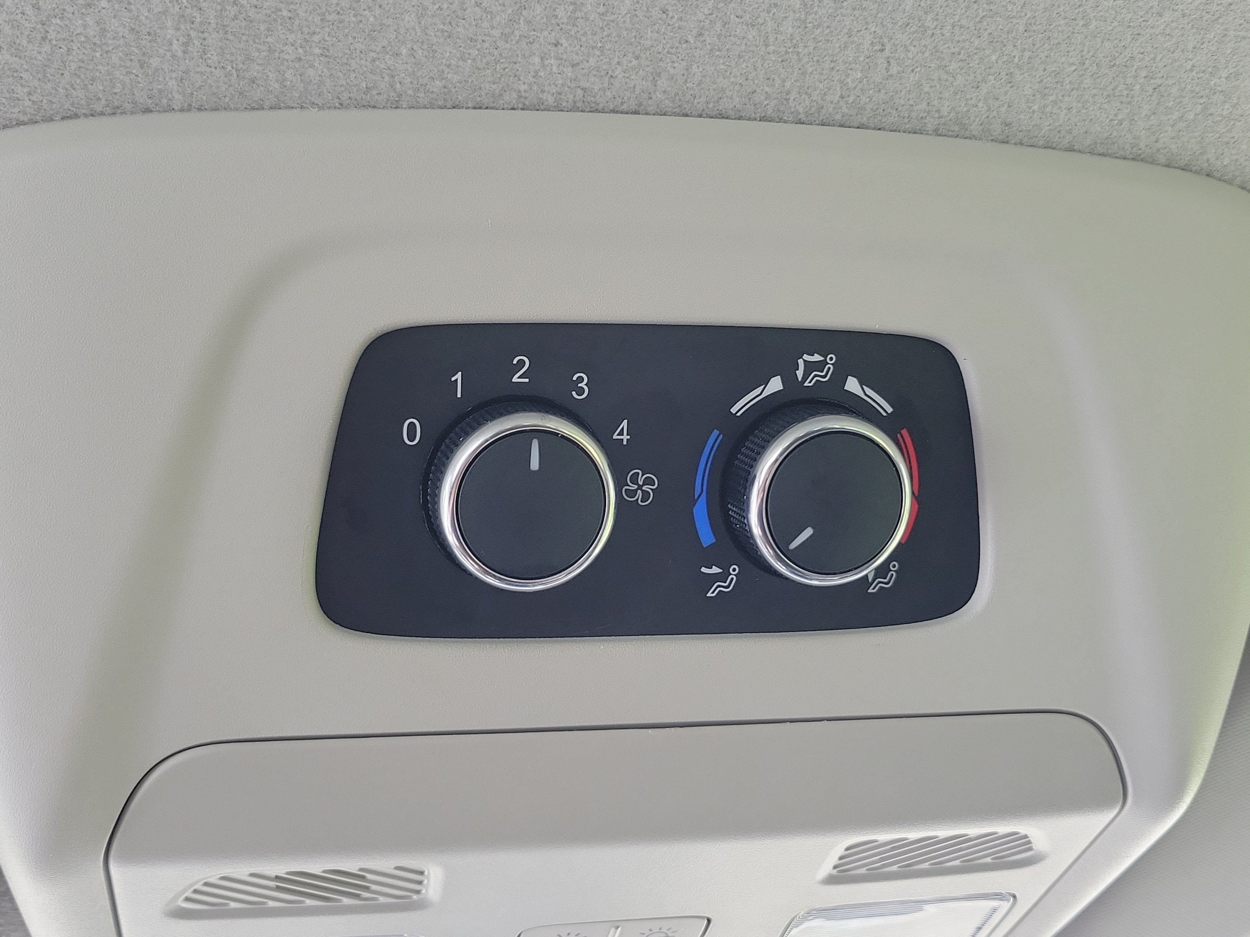 2024 Ford Transit Passenger Wagon XLT
