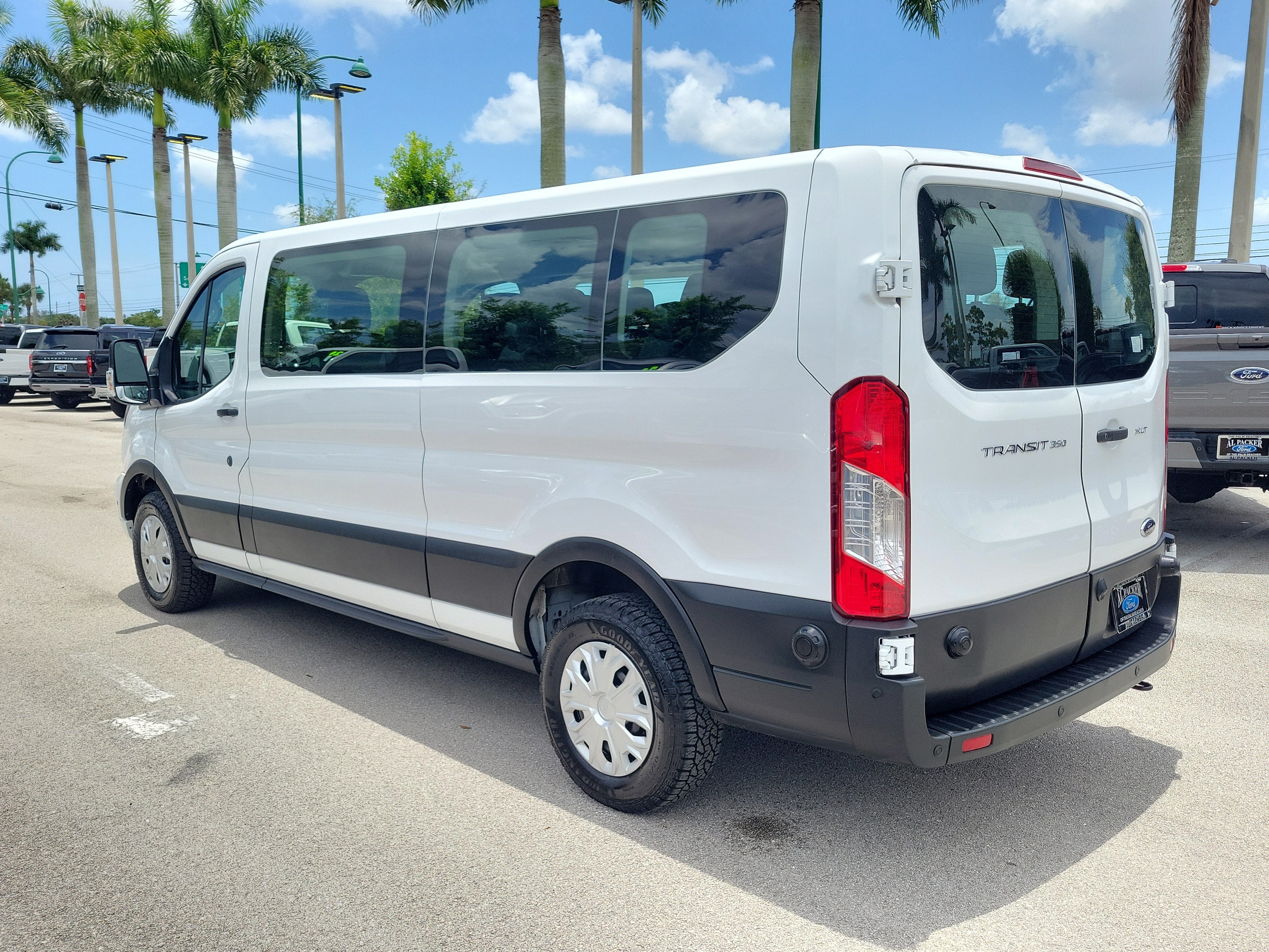 2024 Ford Transit Passenger Wagon XLT