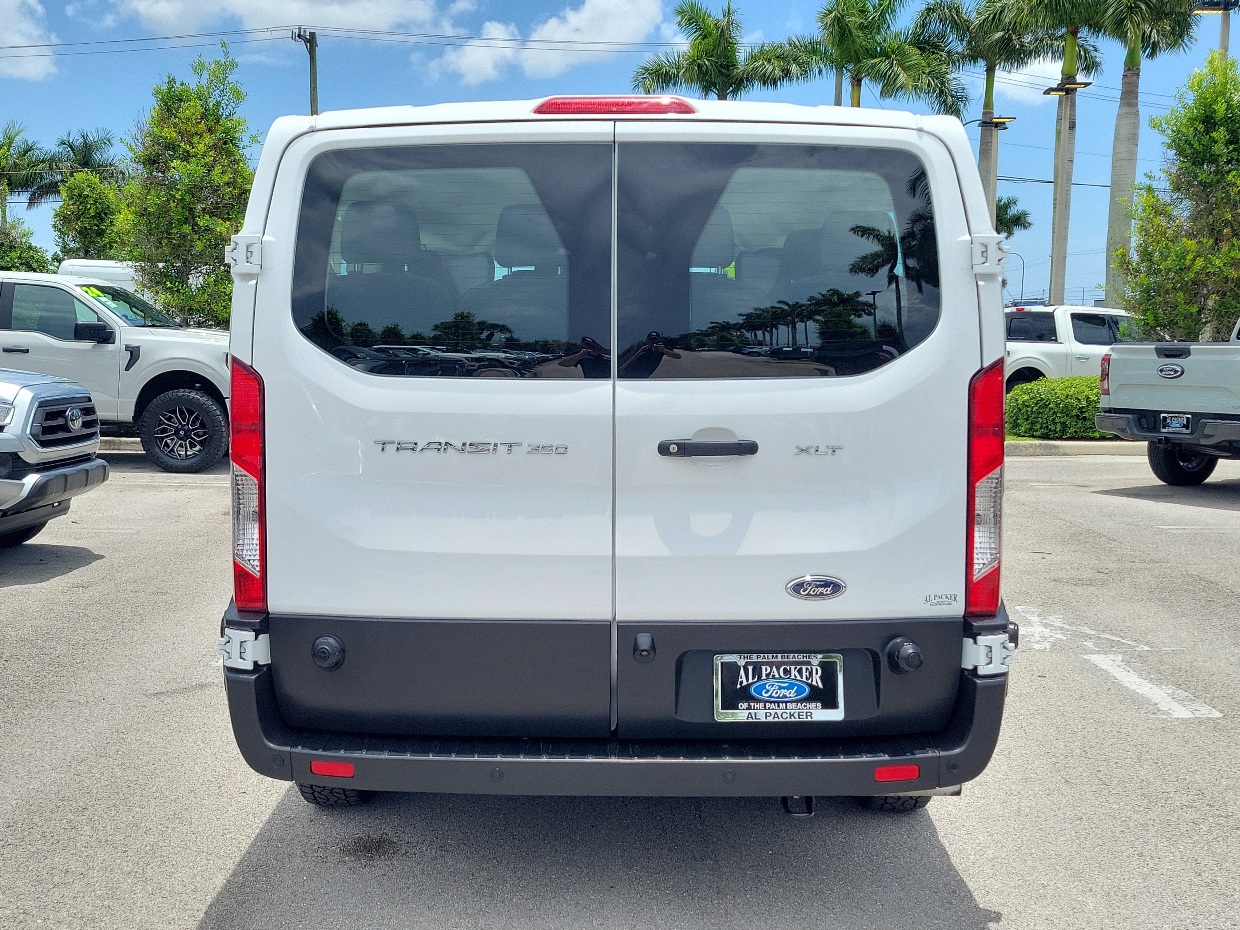 2024 Ford Transit Passenger Wagon XLT