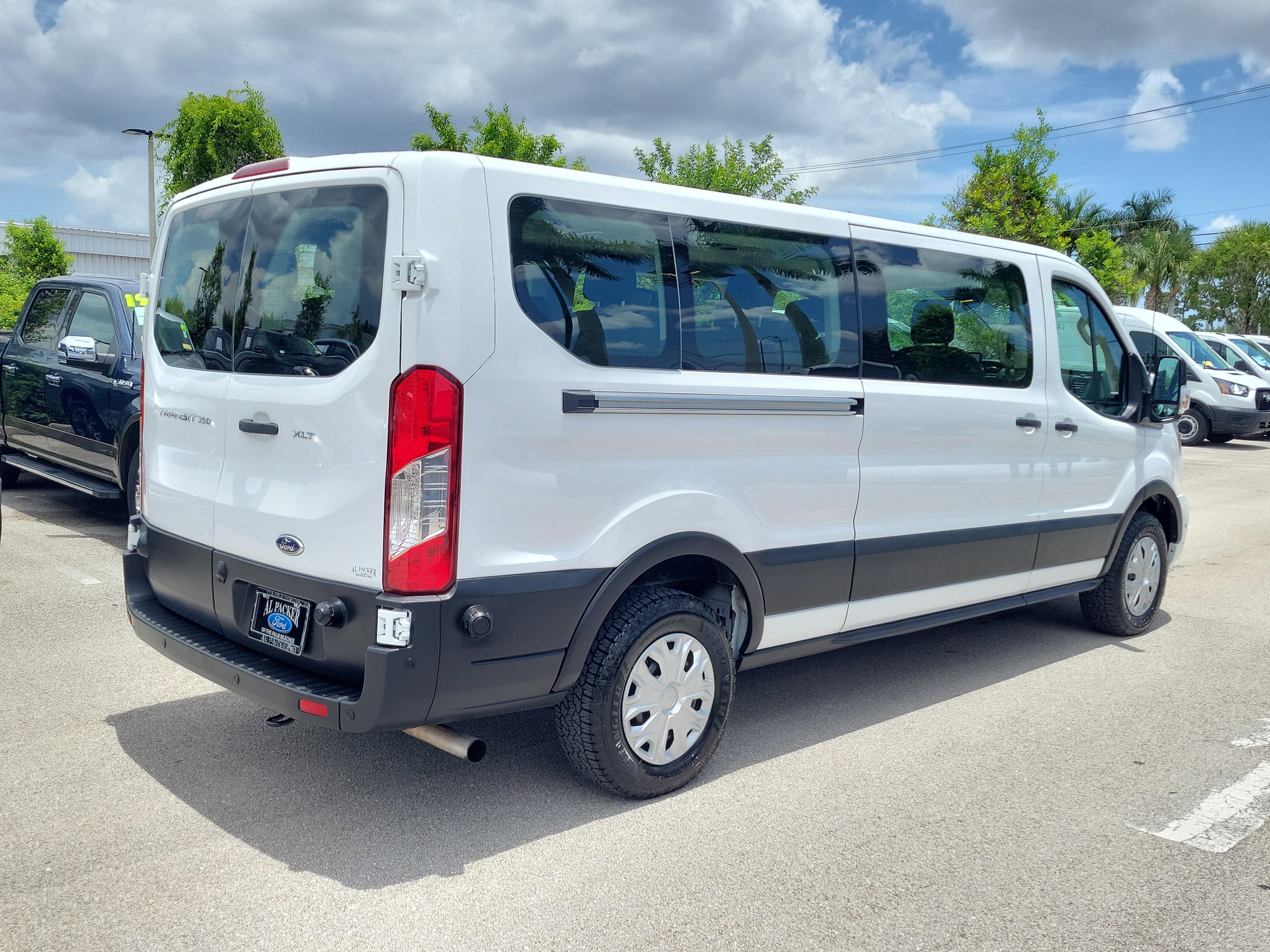 2024 Ford Transit Passenger Wagon XLT