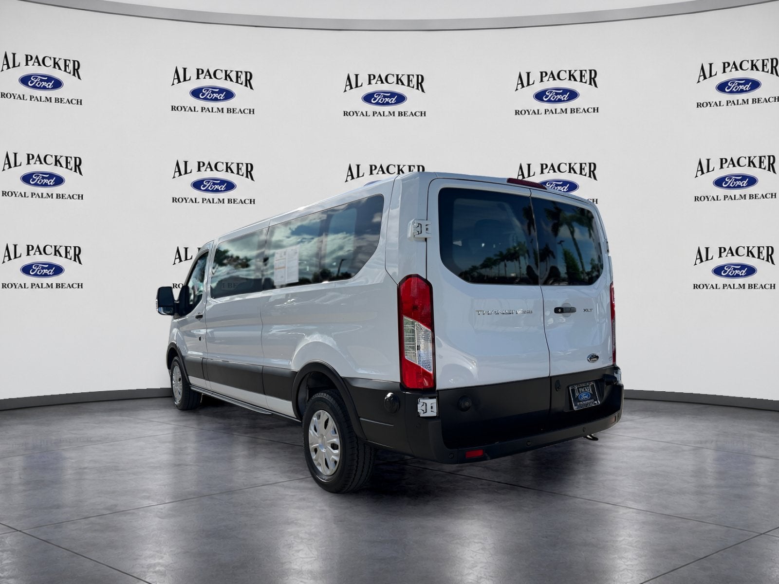 2024 Ford Transit Passenger Wagon XLT