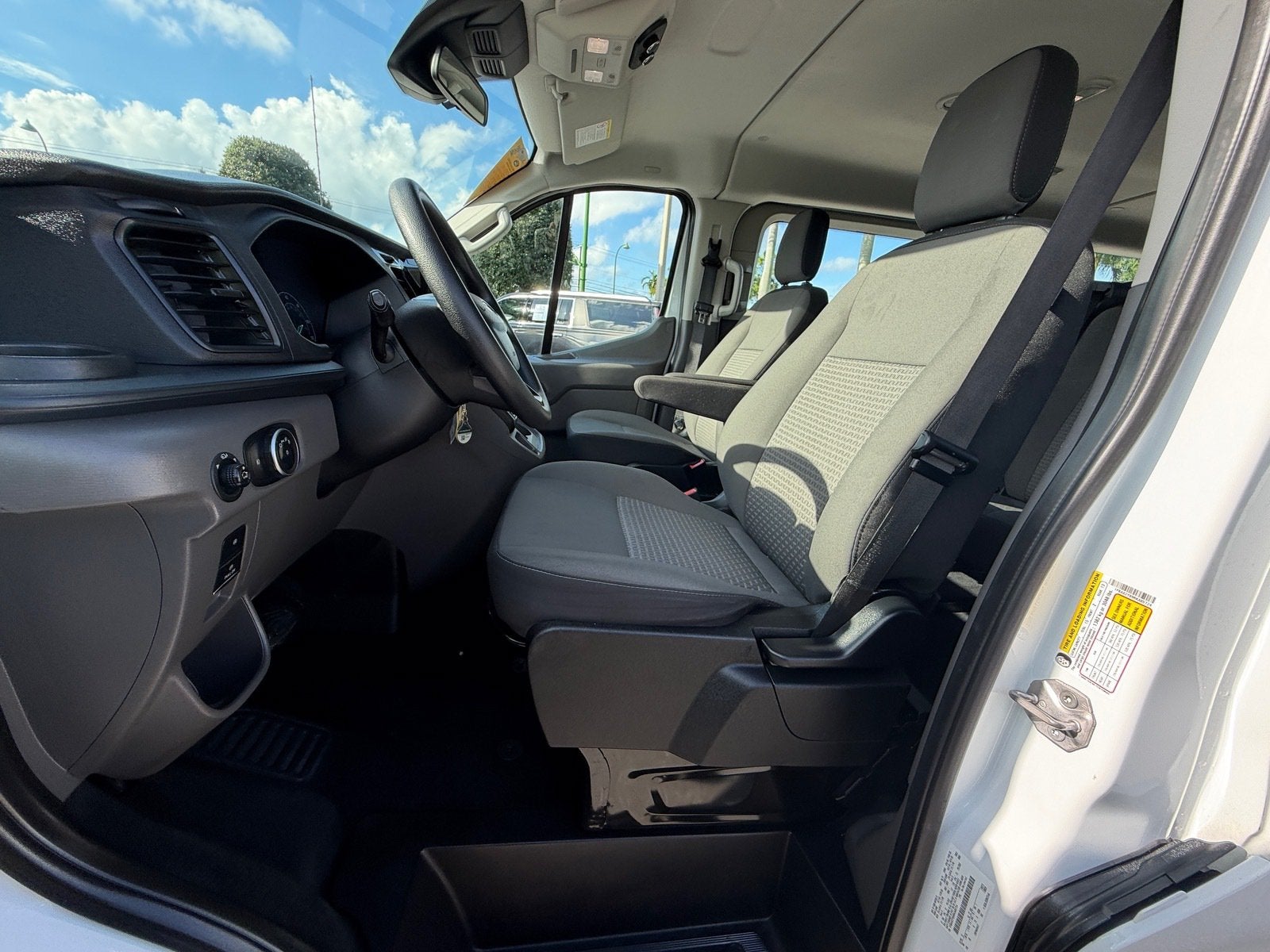 2024 Ford Transit Passenger Wagon XLT