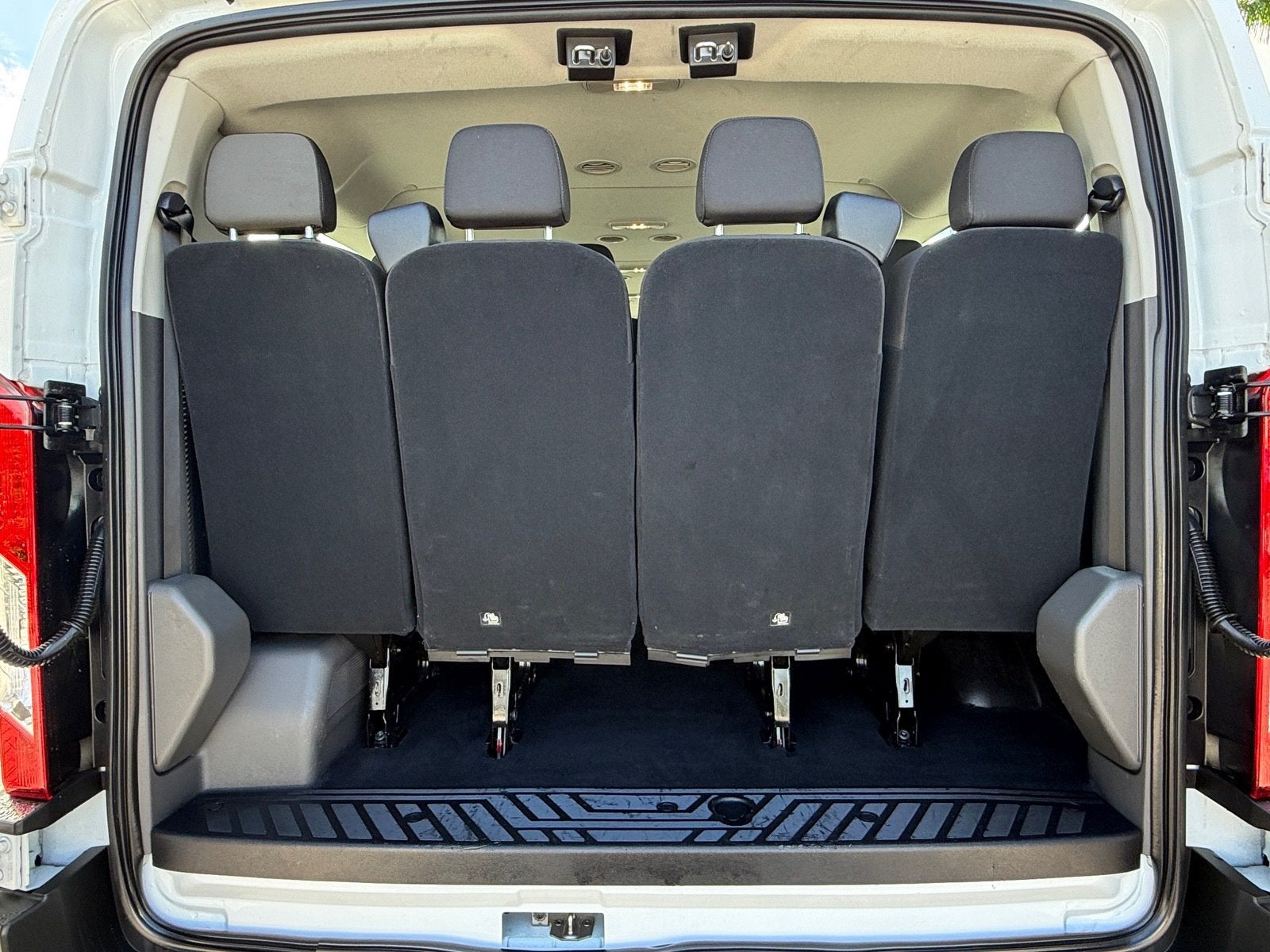 2024 Ford Transit Passenger Wagon XLT