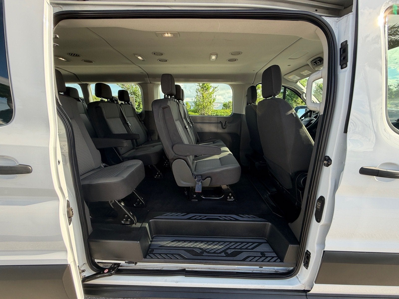2024 Ford Transit Passenger Wagon XLT