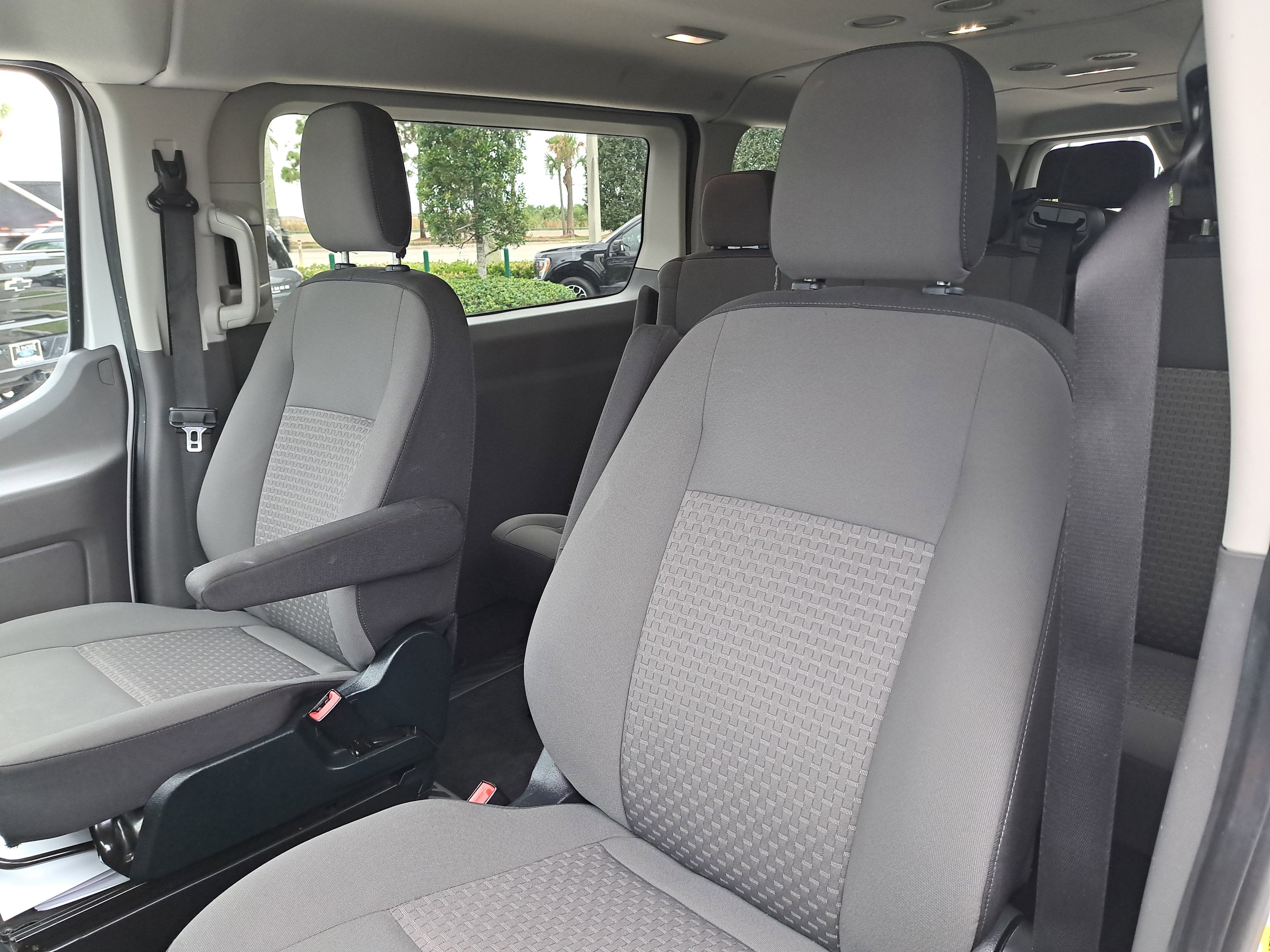 2023 Ford Transit Passenger Wagon XLT