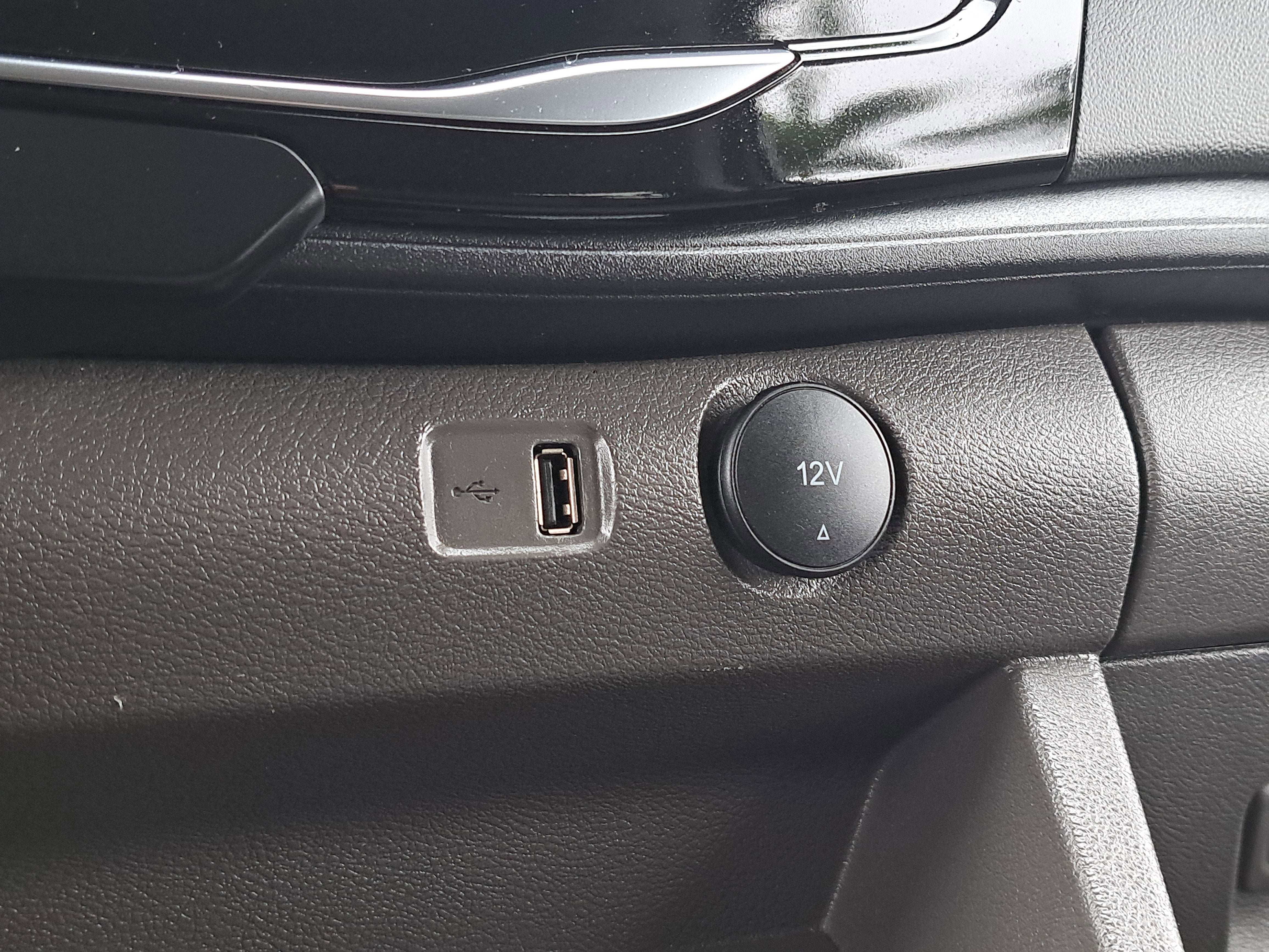 2023 Ford Transit Passenger Wagon XLT