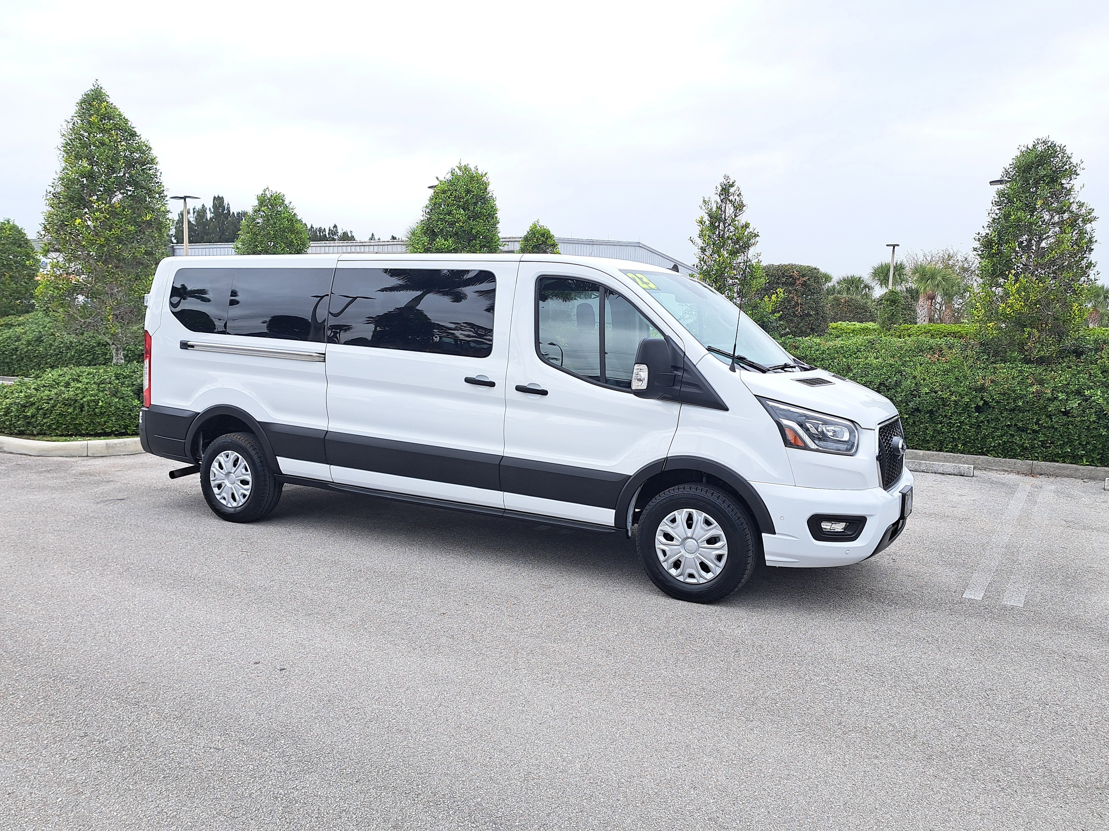 2023 Ford Transit Passenger Wagon XLT