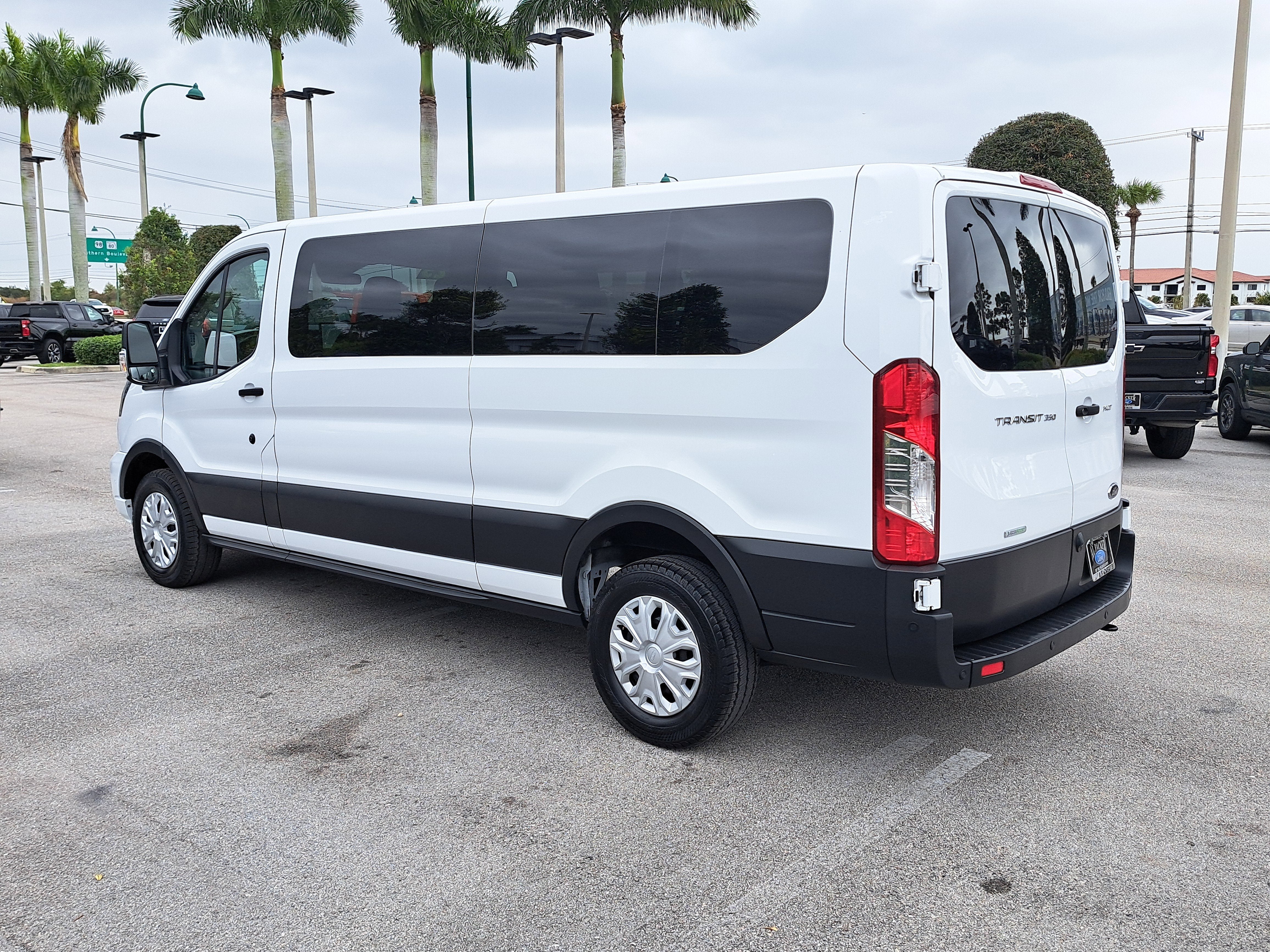 2023 Ford Transit Passenger Wagon XLT