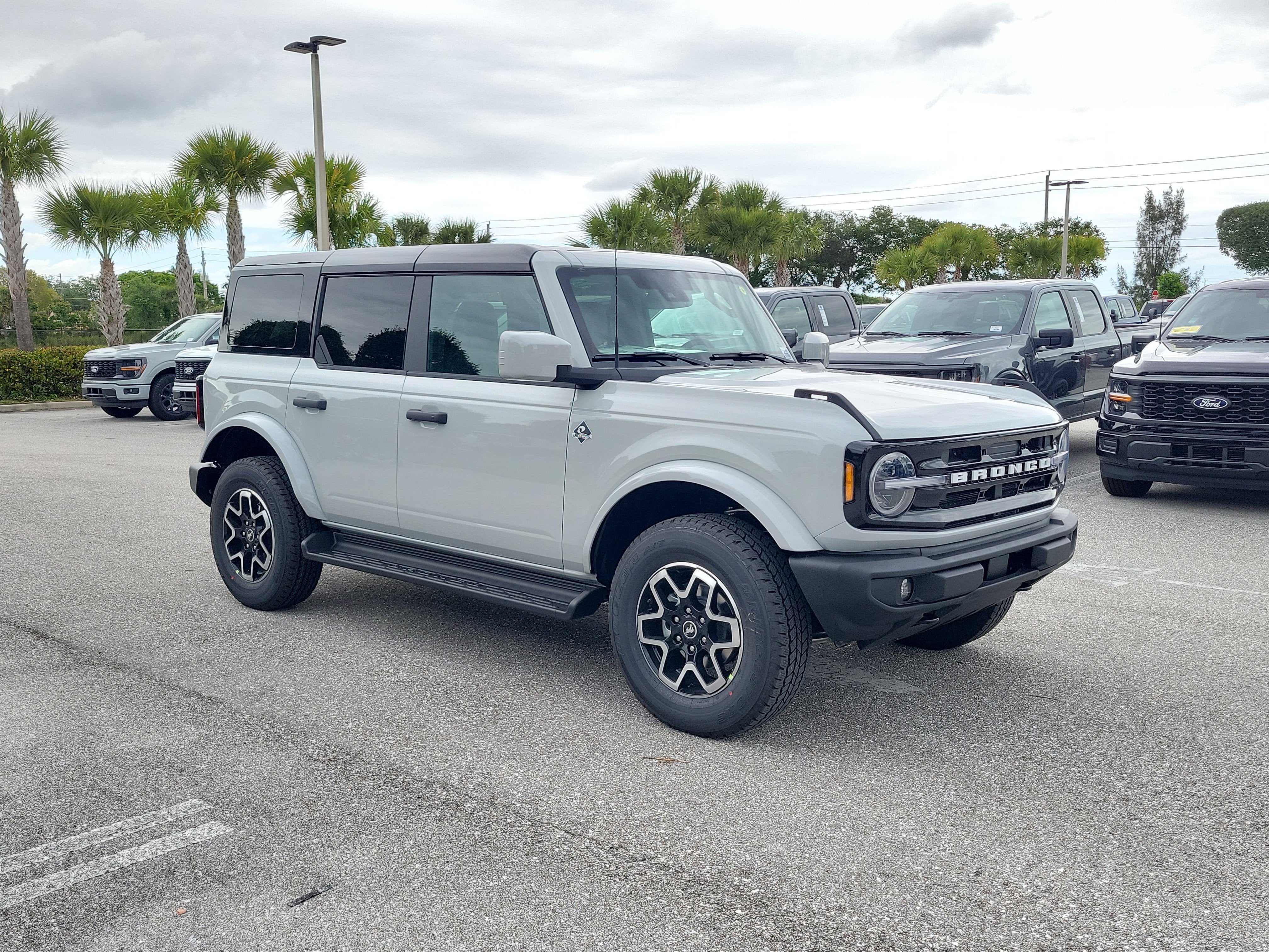 2026 Ford Bronco Outer Banks