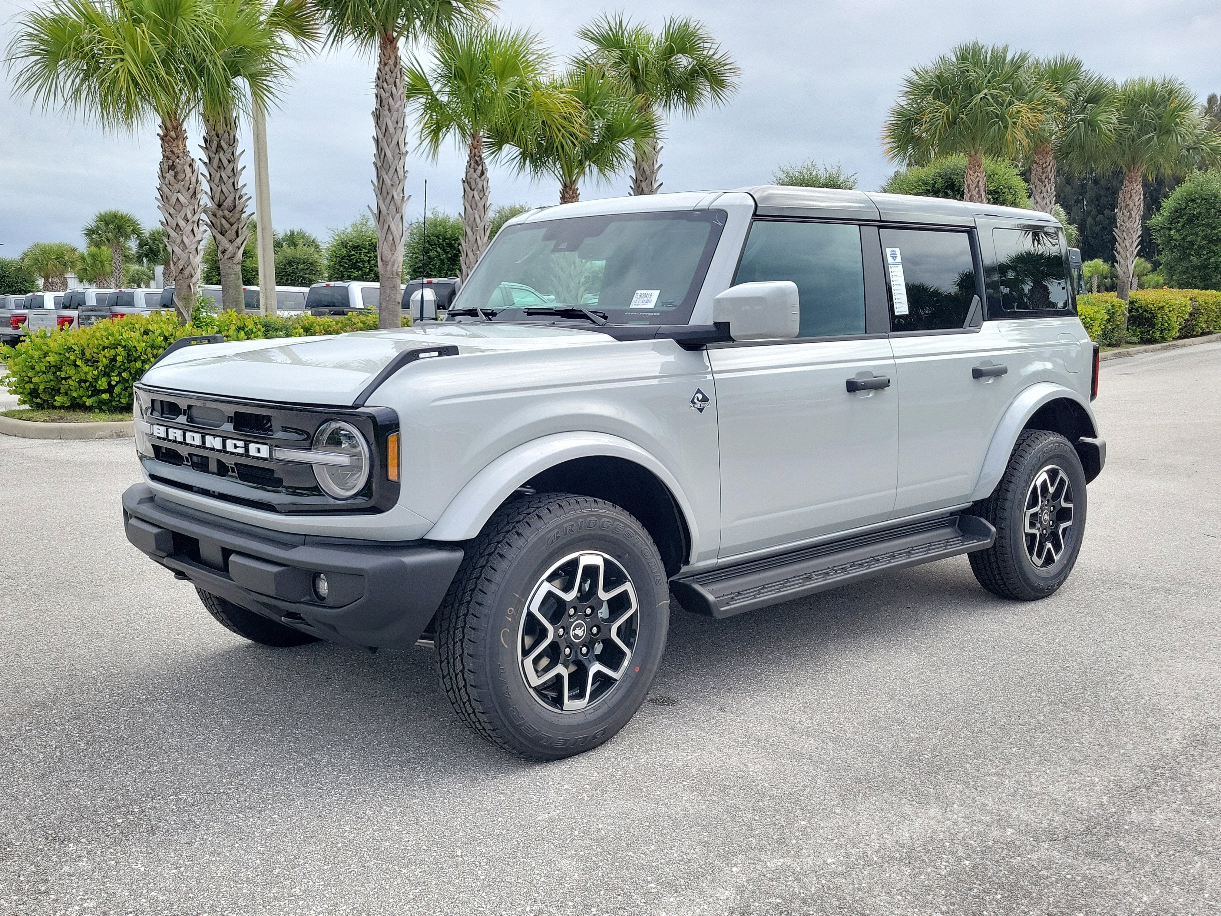 2026 Ford Bronco Outer Banks