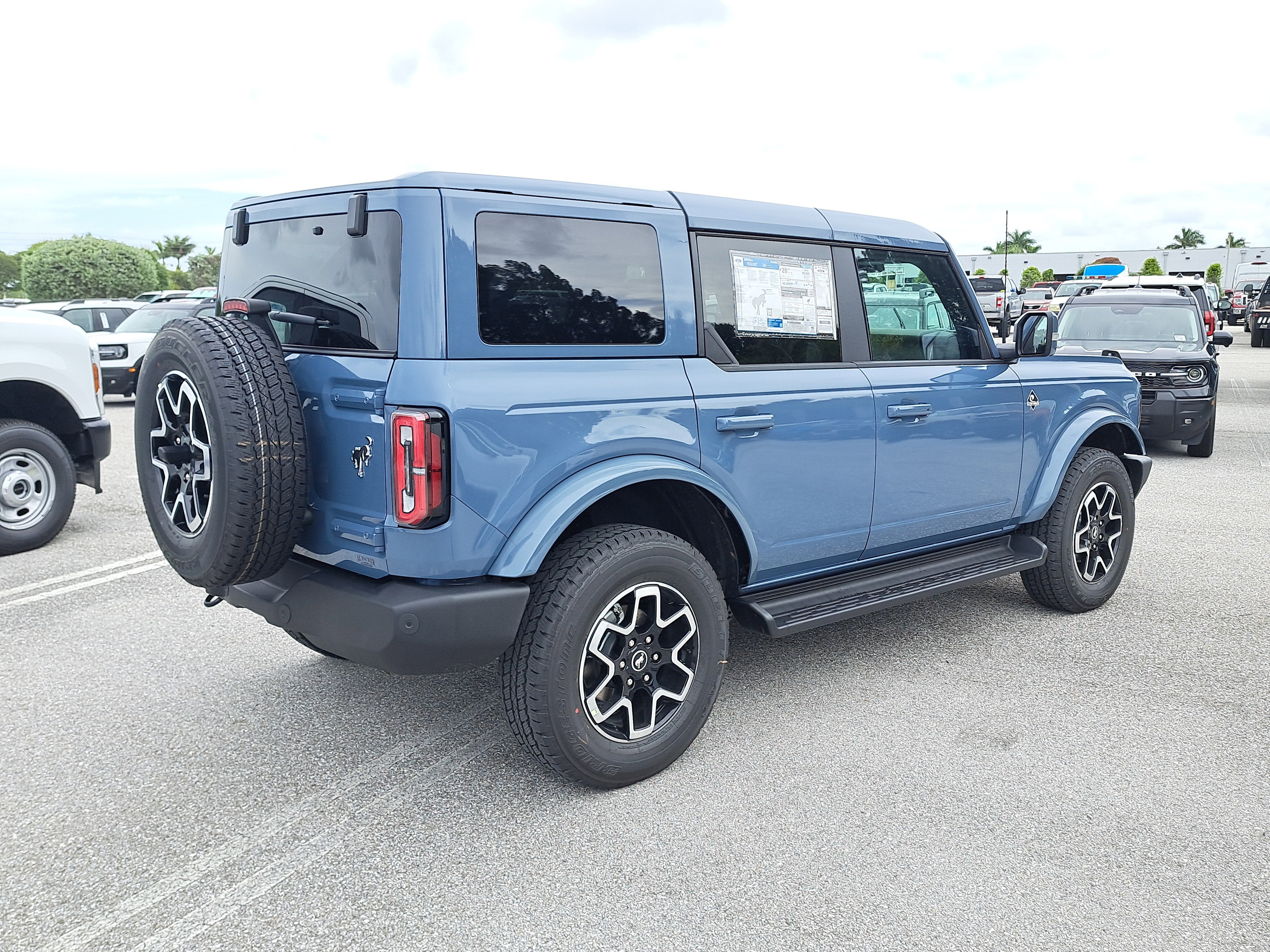 2025 Ford Bronco Outer Banks
