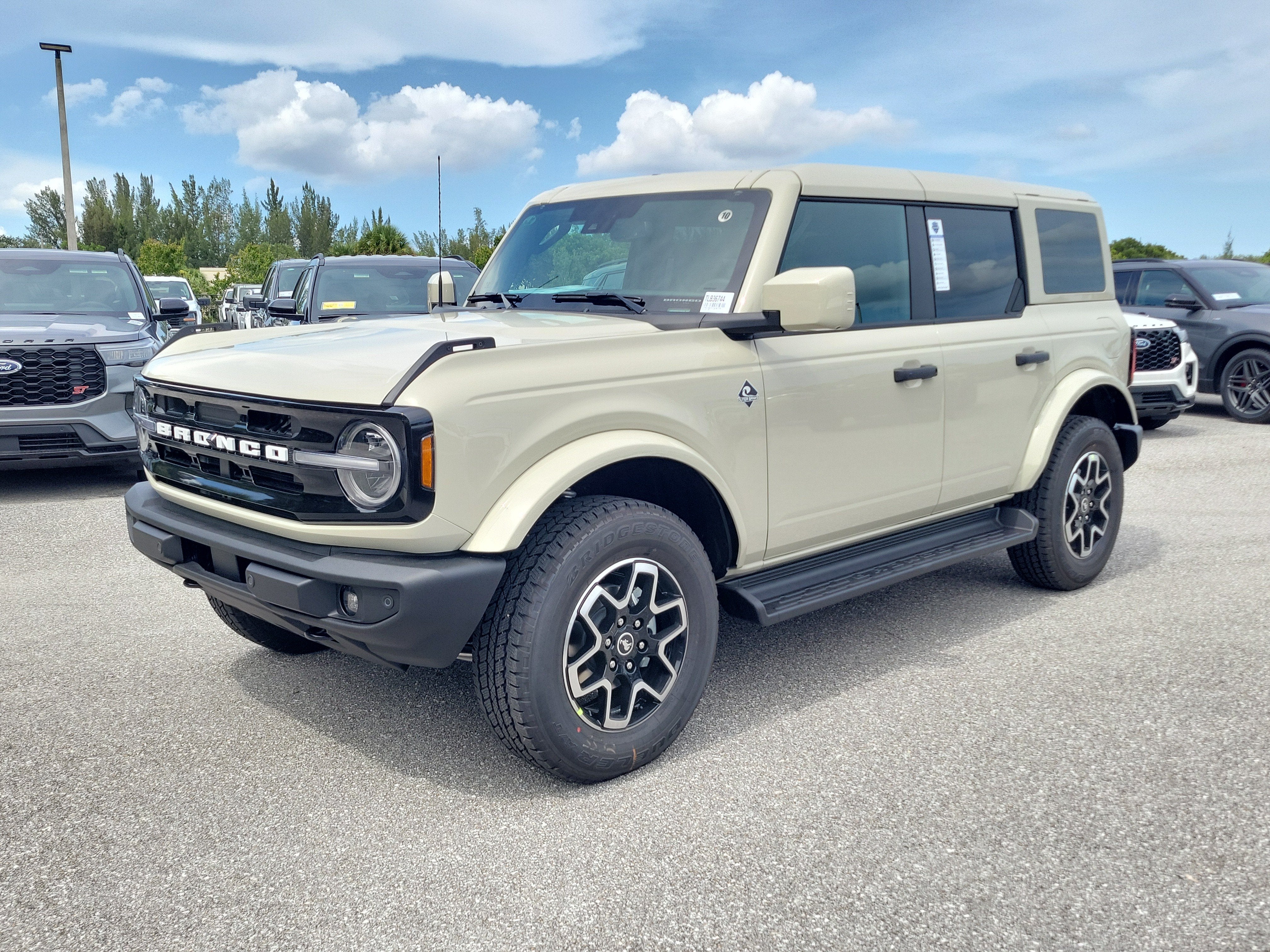 2026 Ford Bronco Outer Banks