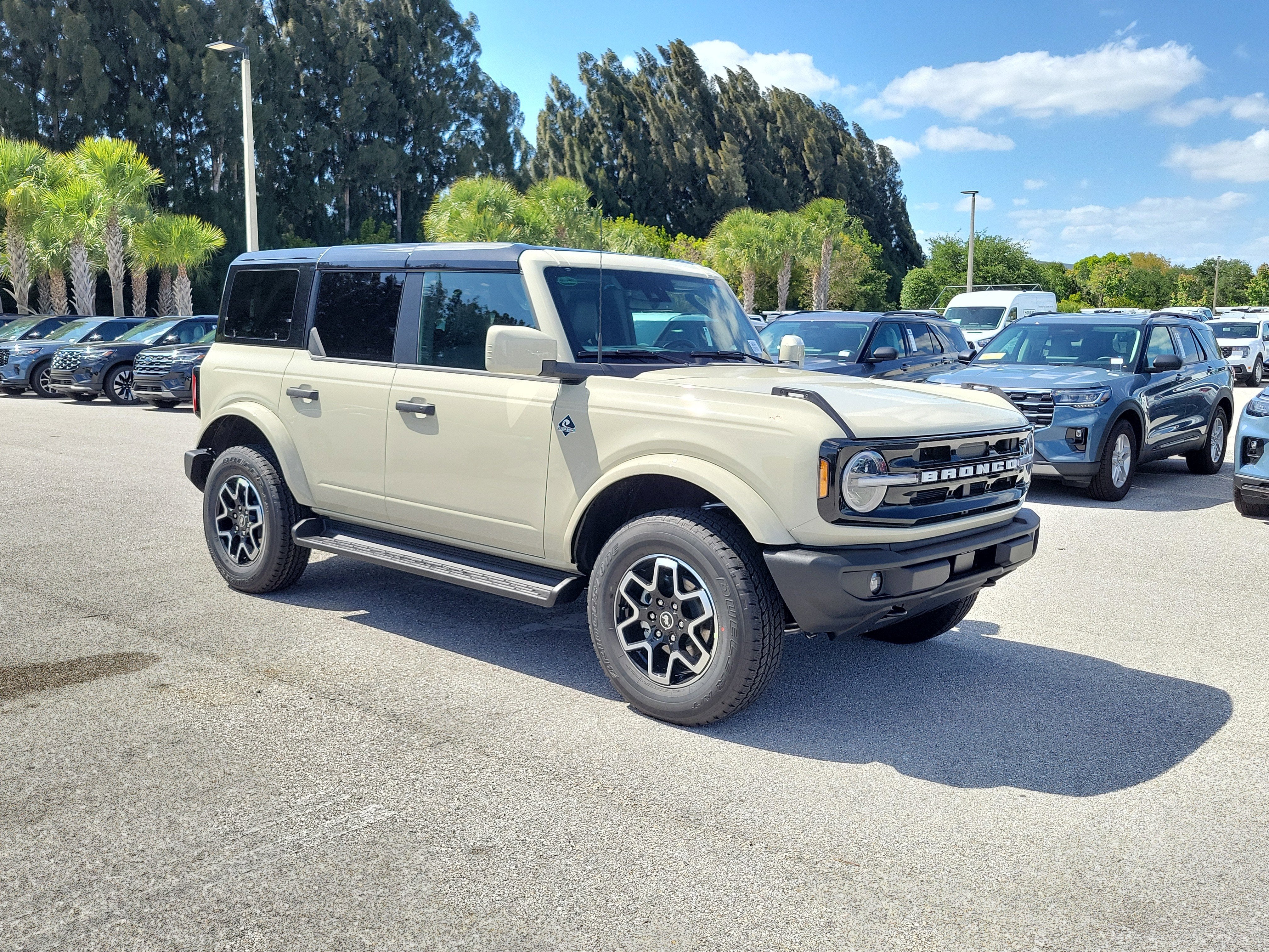 2026 Ford Bronco Outer Banks