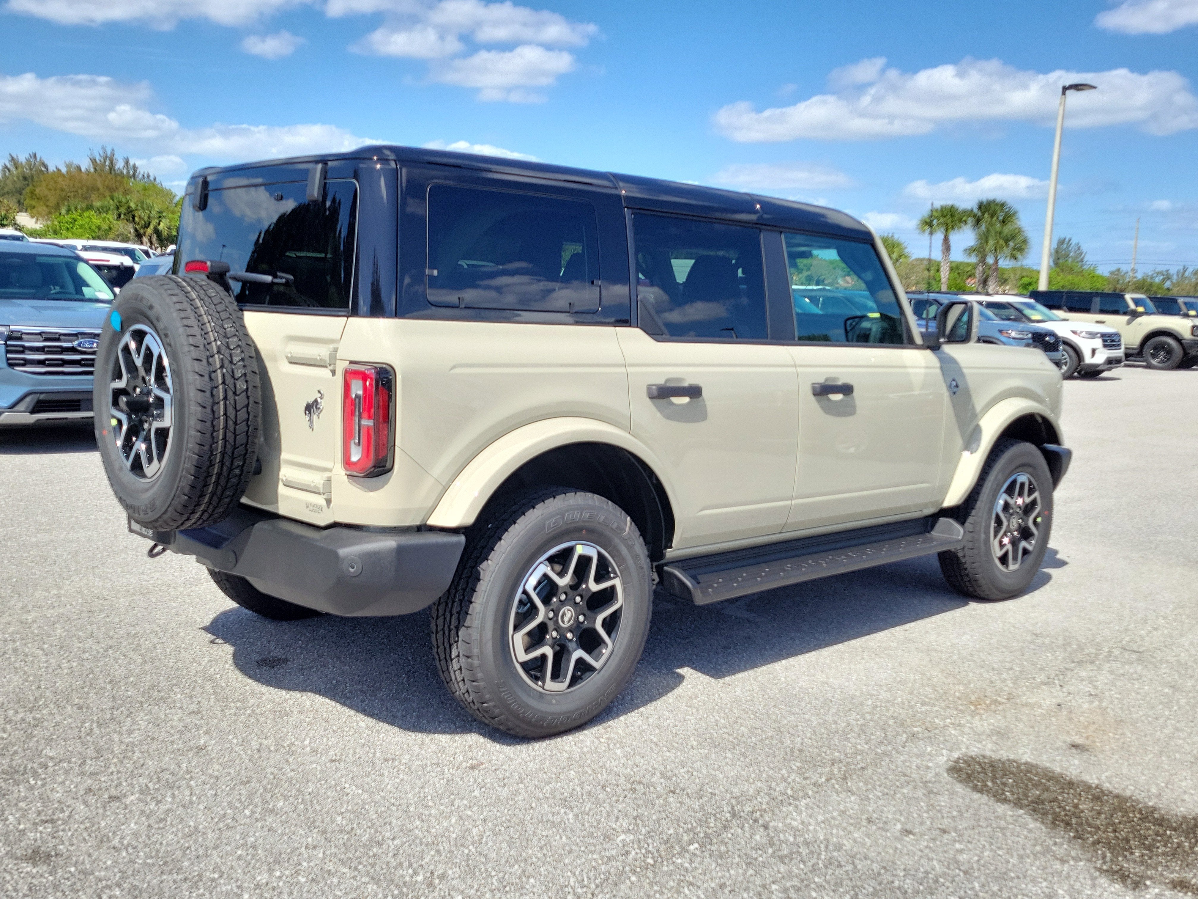 2026 Ford Bronco Outer Banks
