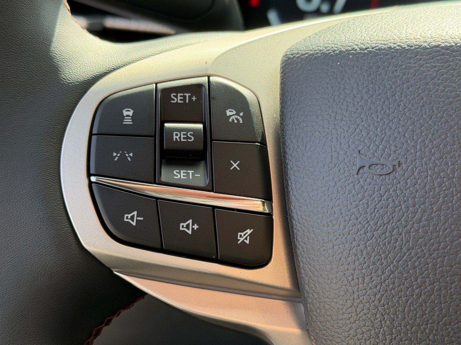 2027 Ford Explorer Active w/200A Pkg