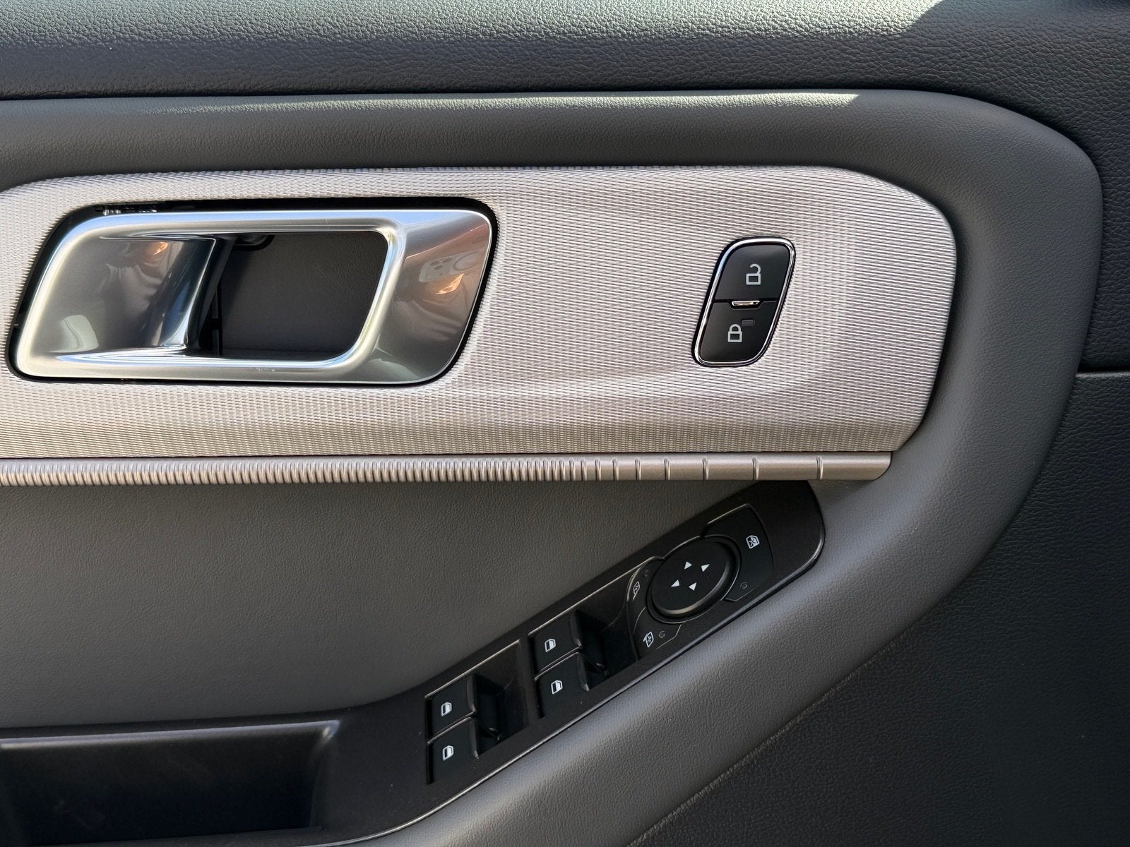 2027 Ford Explorer Active w/200A Pkg