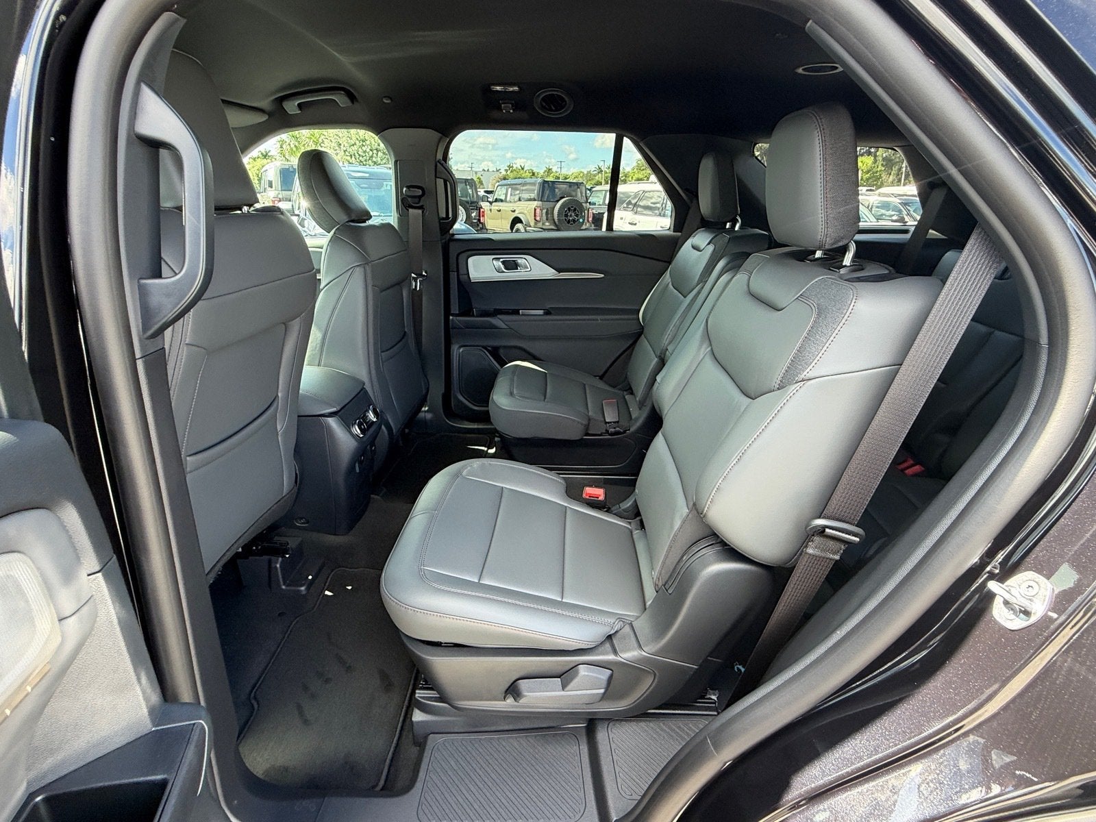 2027 Ford Explorer Active w/200A Pkg