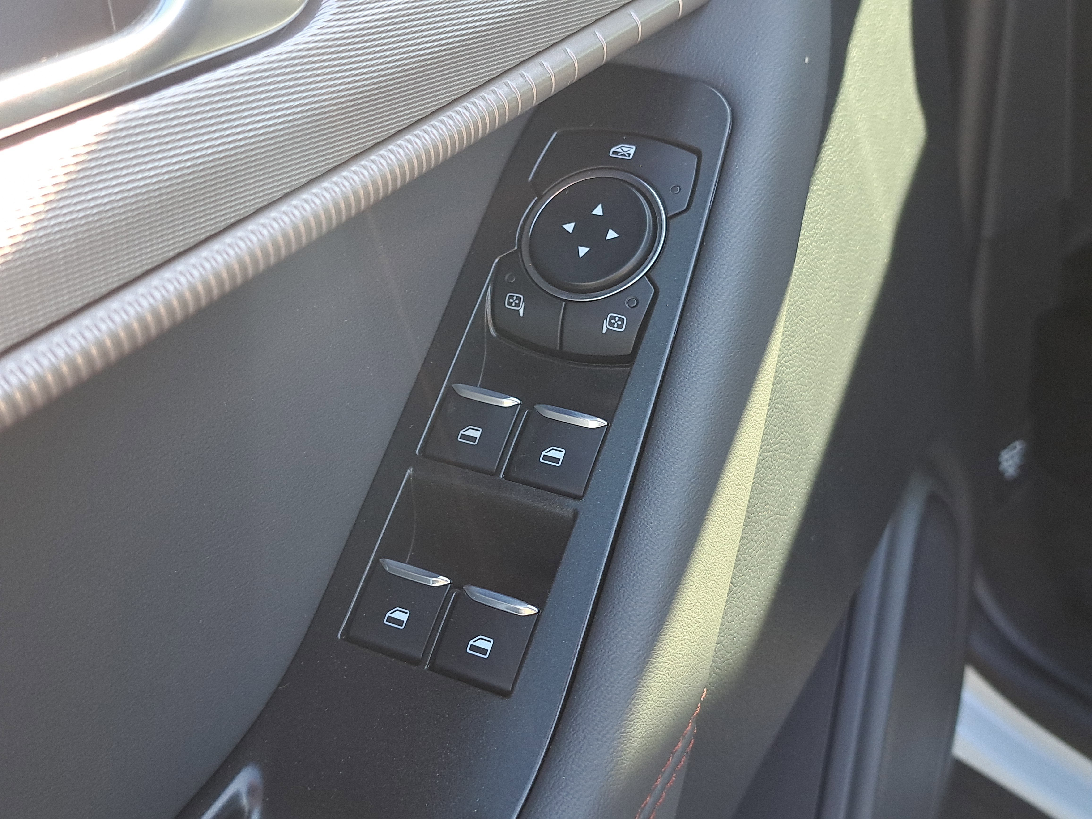 2026 Ford Explorer Active w/100A Pkg