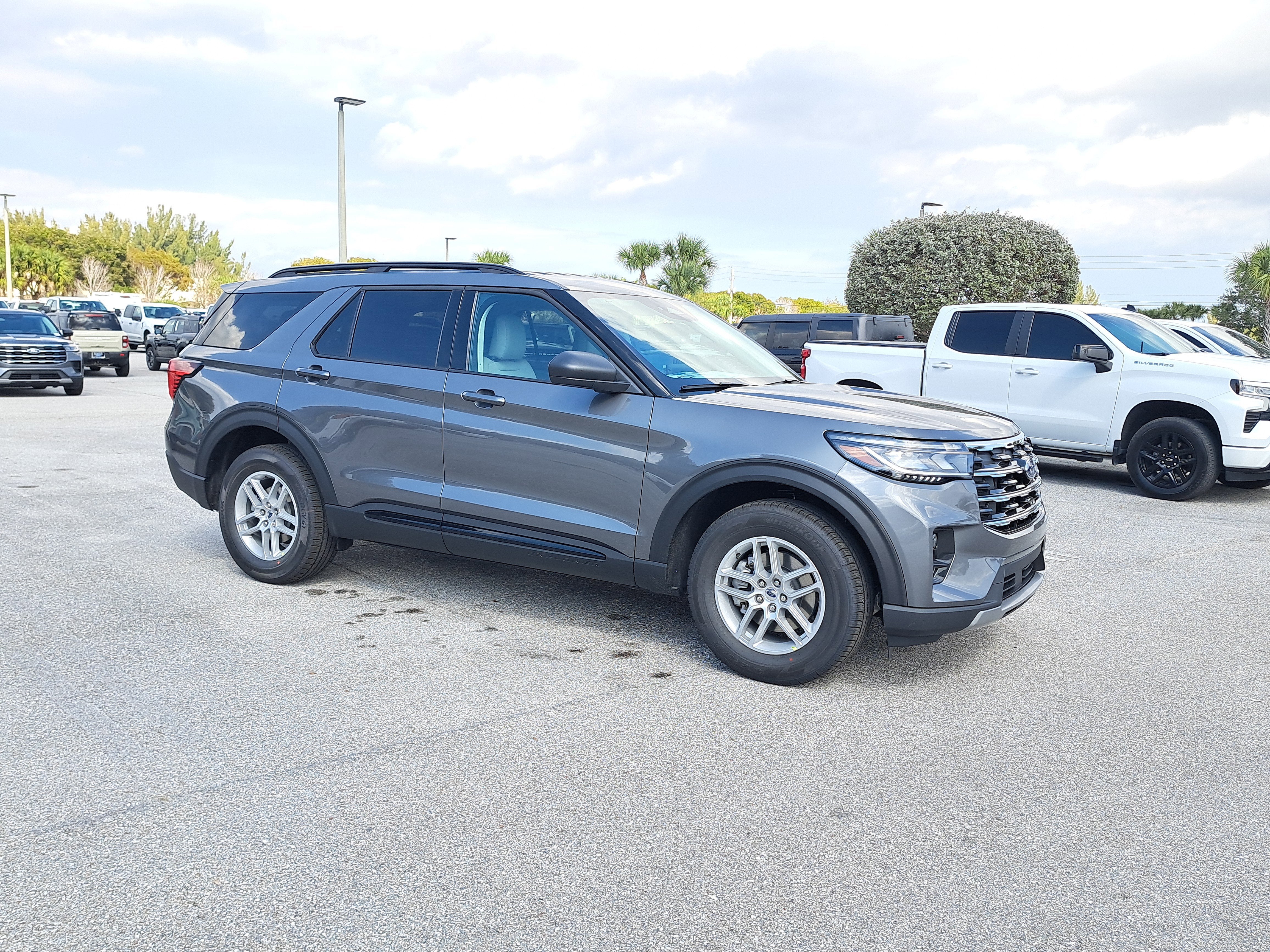2026 Ford Explorer Active w/200A Pkg