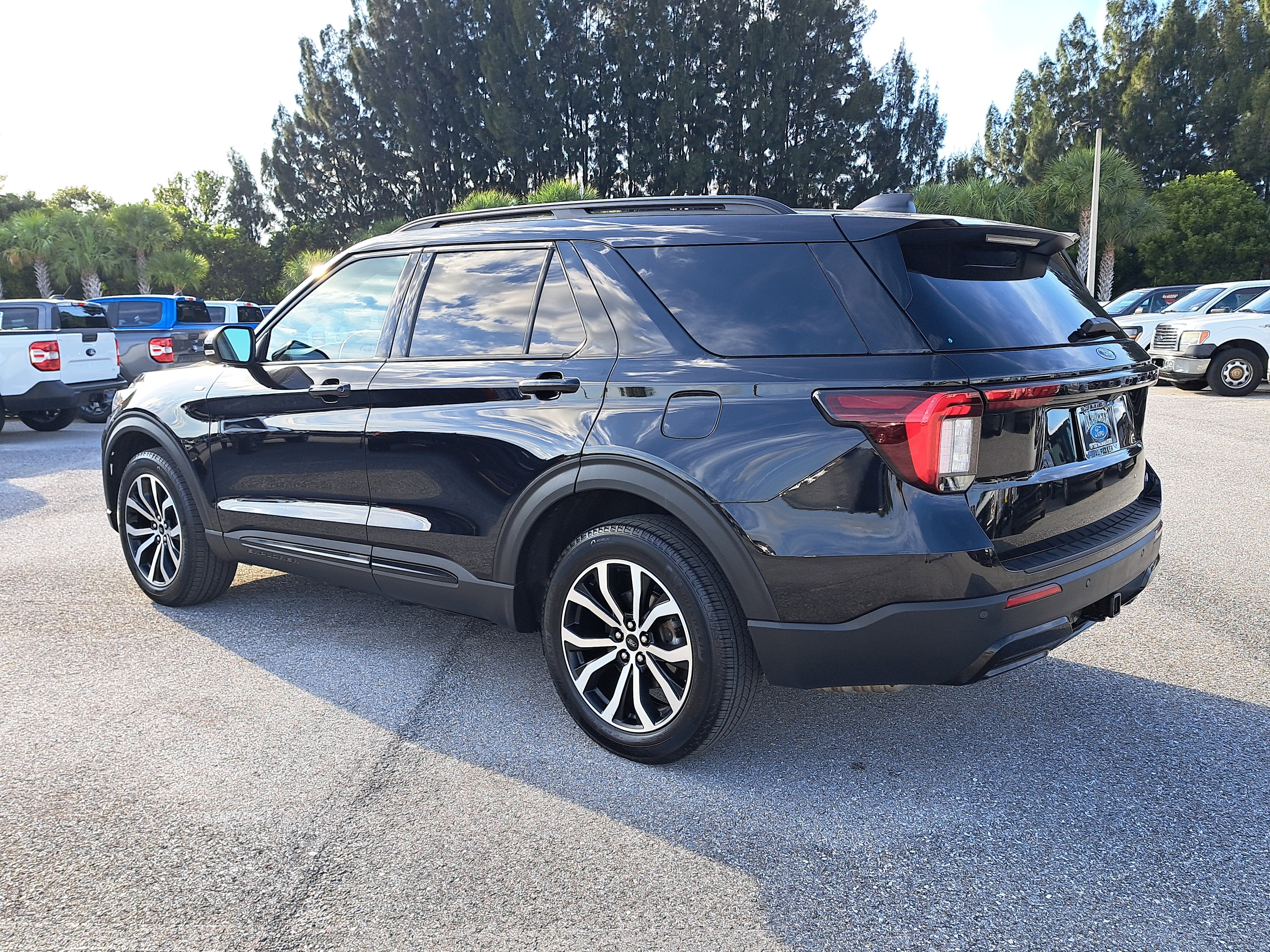 2025 Ford Explorer ST-Line