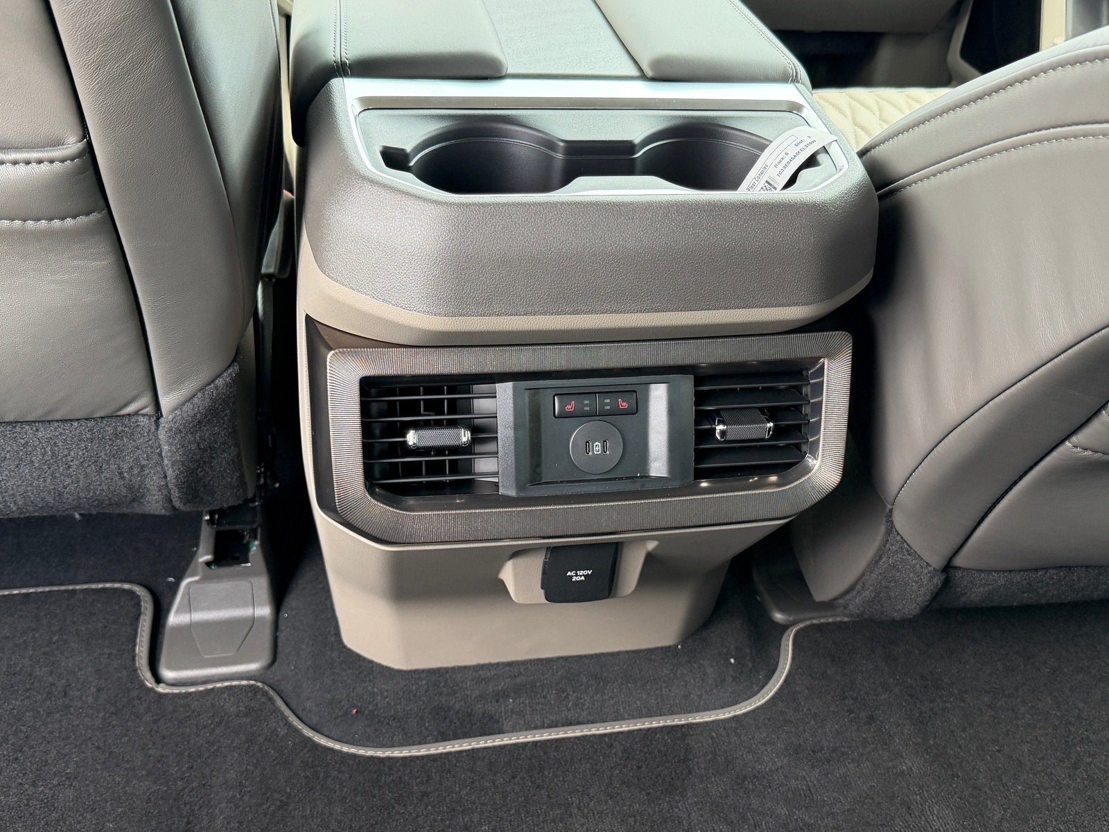2027 Ford Super Duty F-250 SRW Platinum