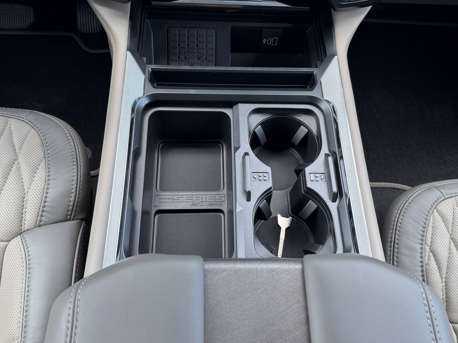 2027 Ford Super Duty F-250 SRW Platinum