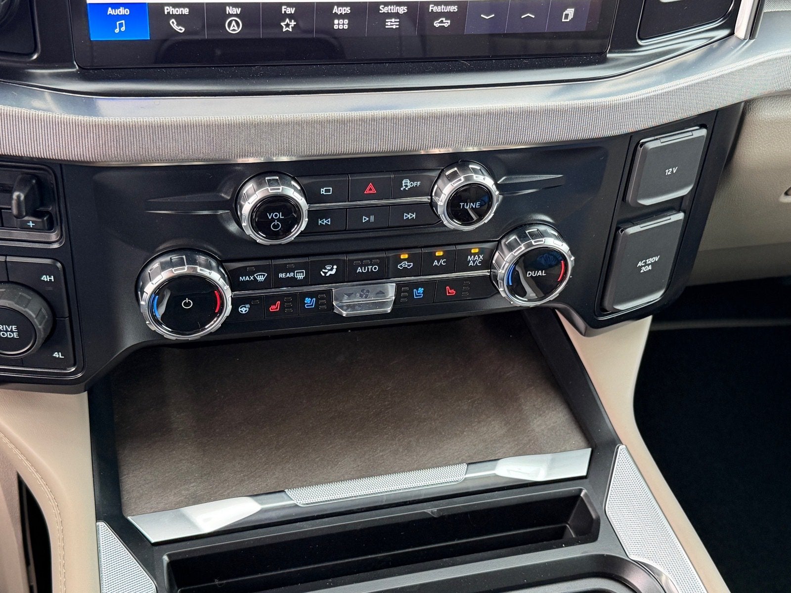 2027 Ford Super Duty F-250 SRW Platinum