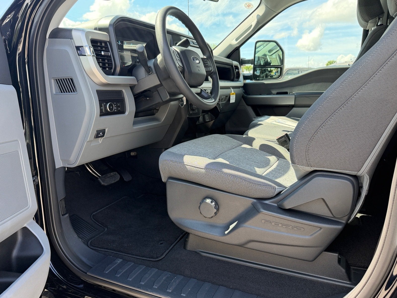 2027 Ford Super Duty F-250 SRW XL