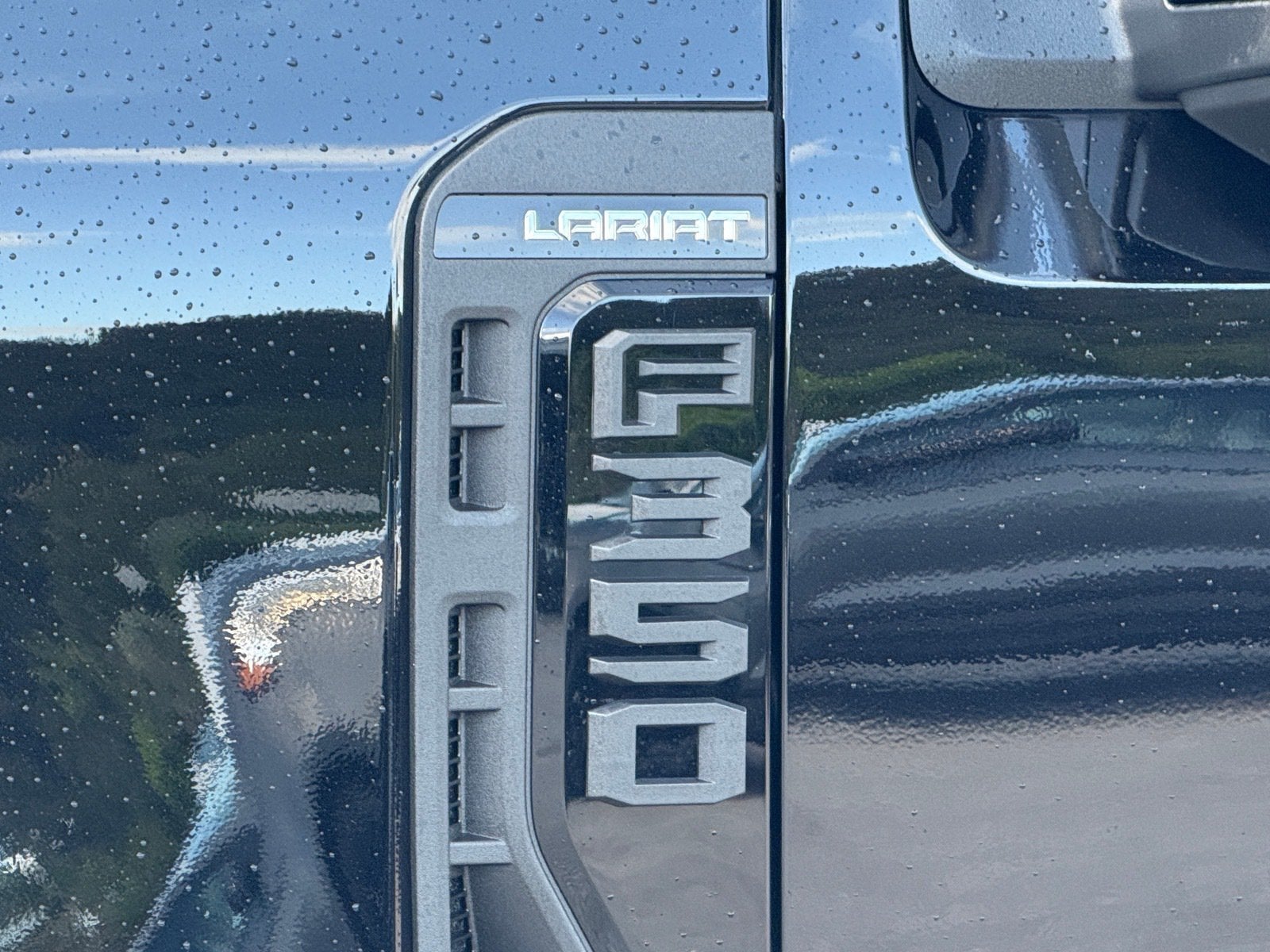 2027 Ford Super Duty F-350 SRW F-350® Lariat®