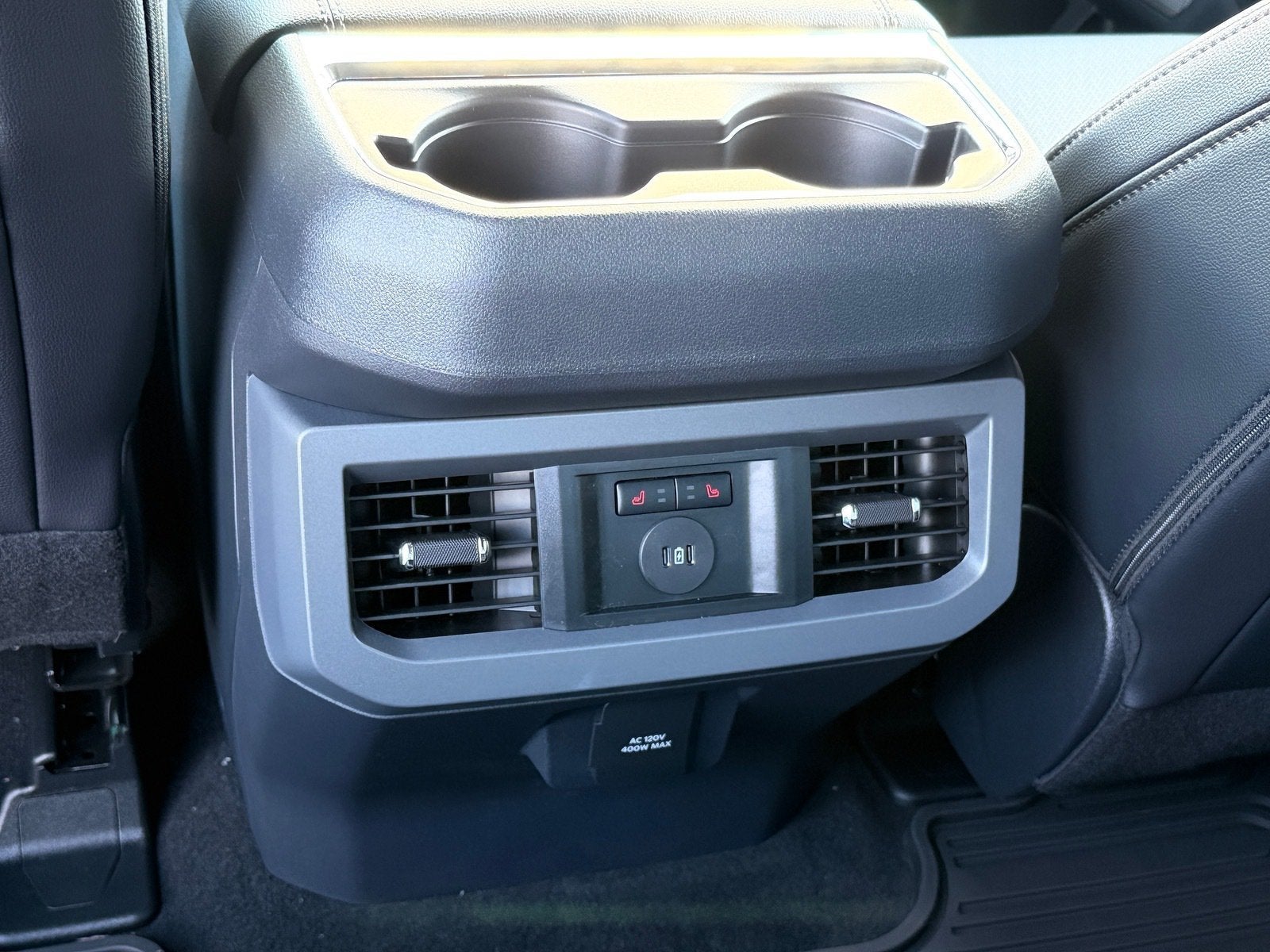 2027 Ford Super Duty F-350 SRW F-350® Lariat®