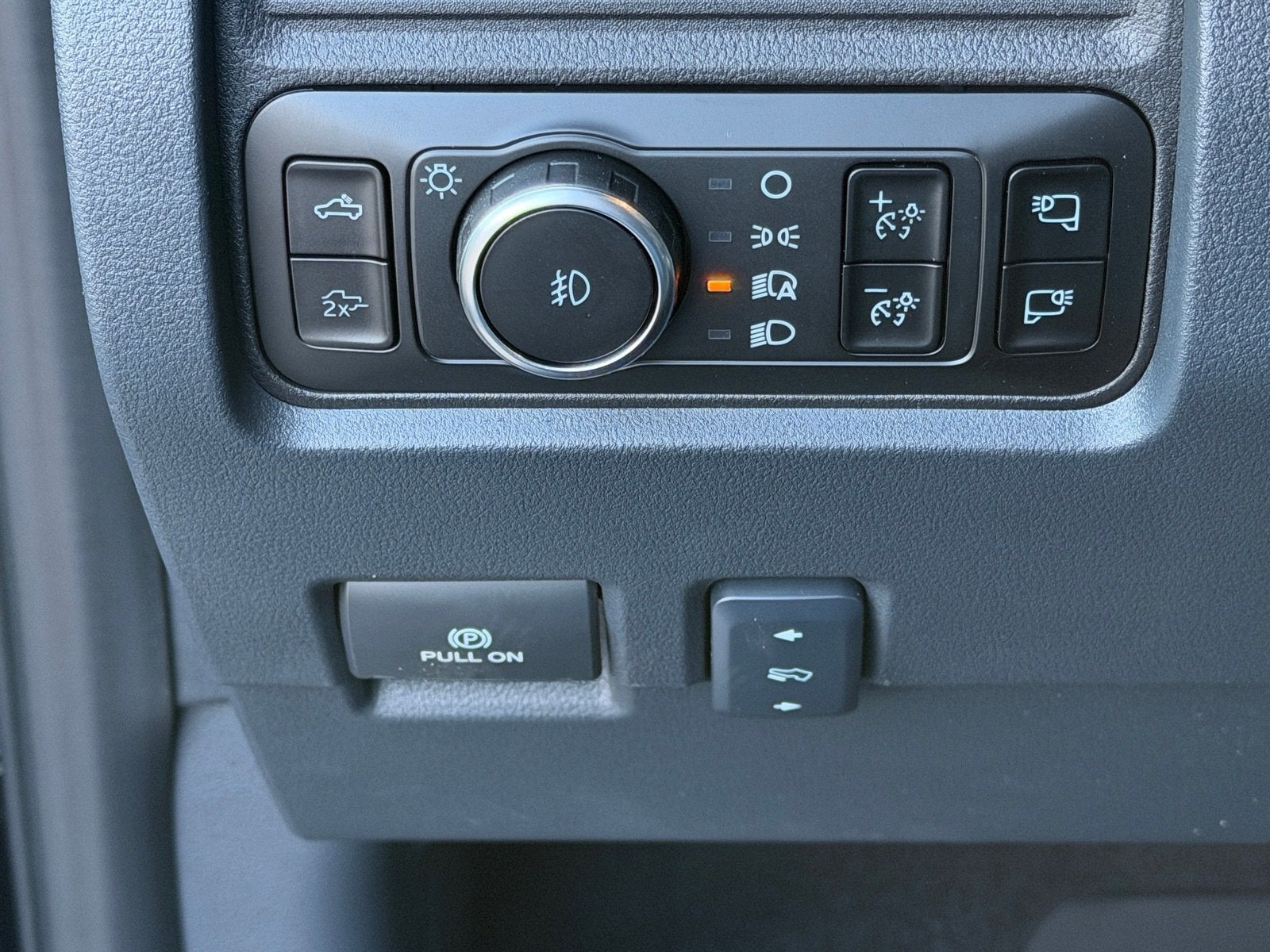 2027 Ford Super Duty F-350 SRW F-350® Lariat®