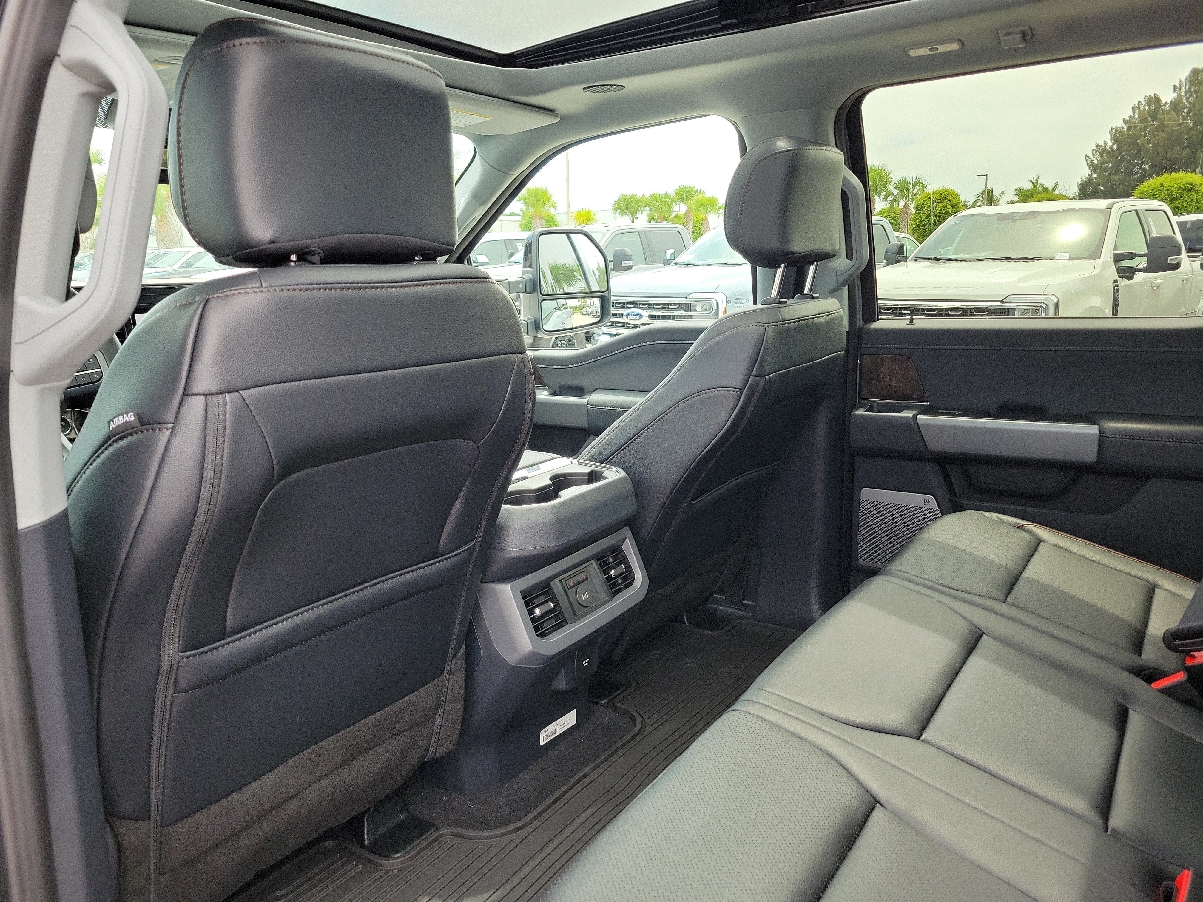 2026 Ford Super Duty F-350 SRW LARIAT