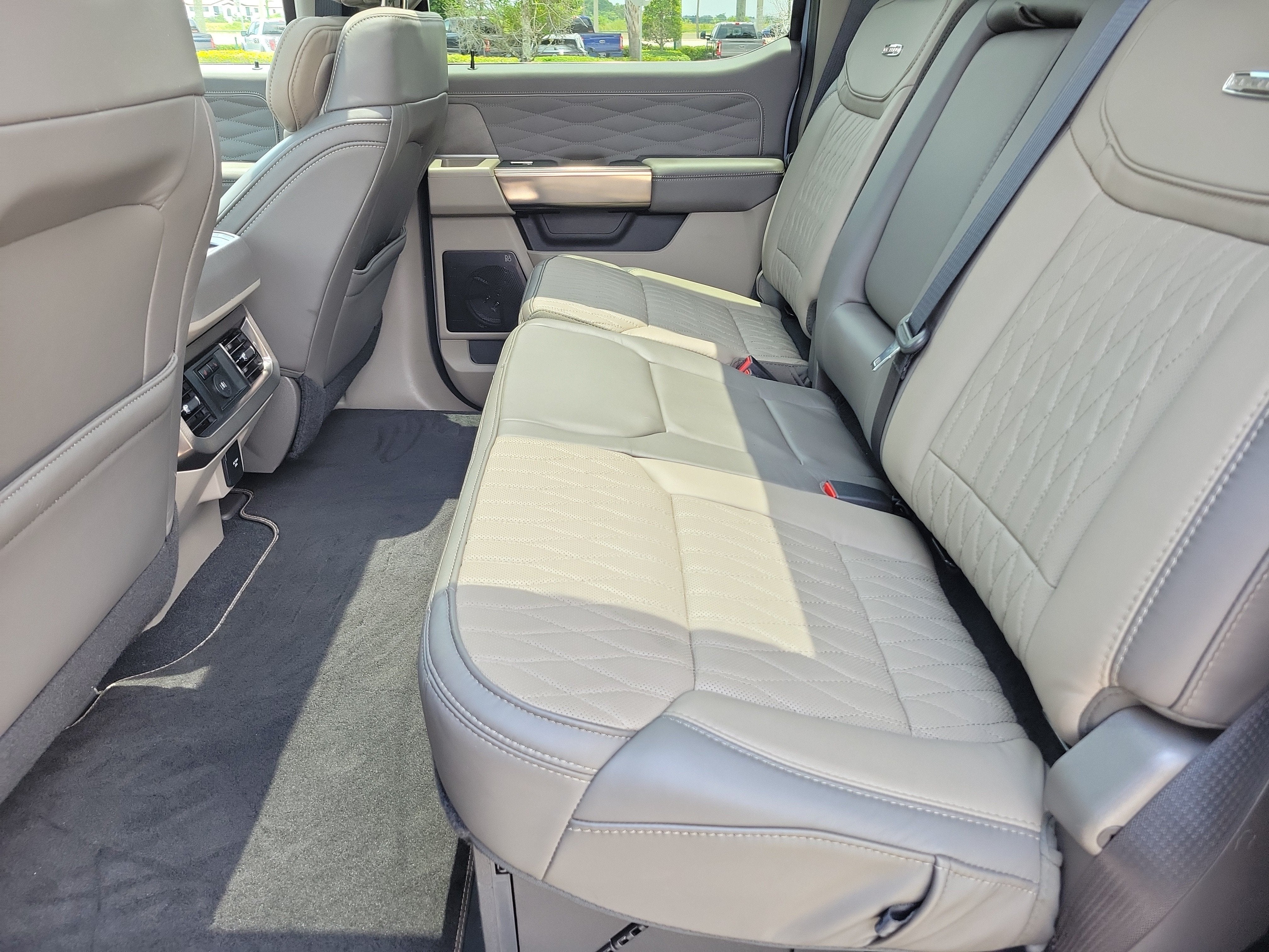 2025 Ford Super Duty F-350 SRW Platinum