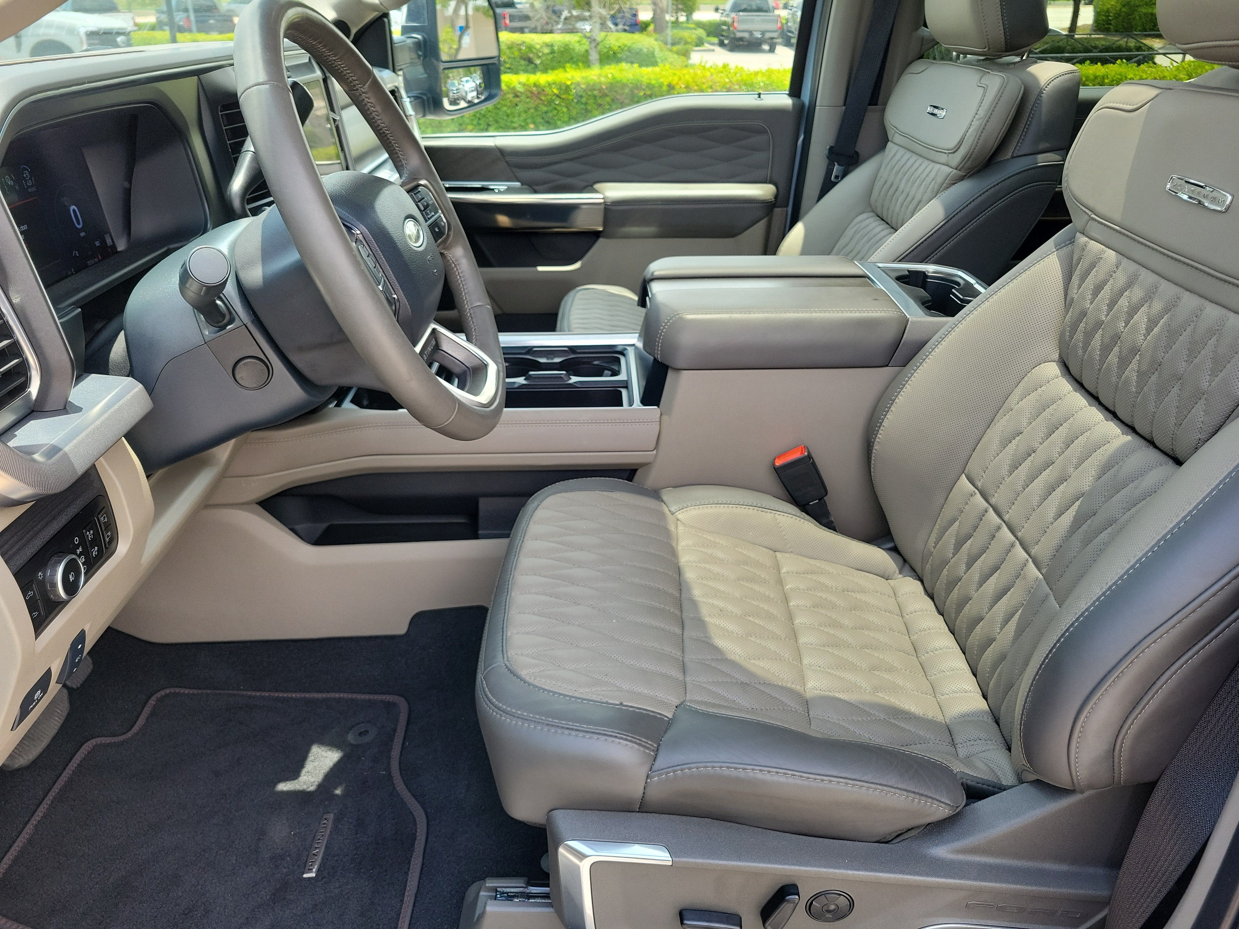 2025 Ford Super Duty F-350 SRW Platinum
