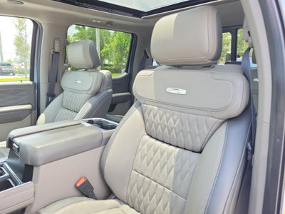 2025 Ford Super Duty F-350 SRW Platinum