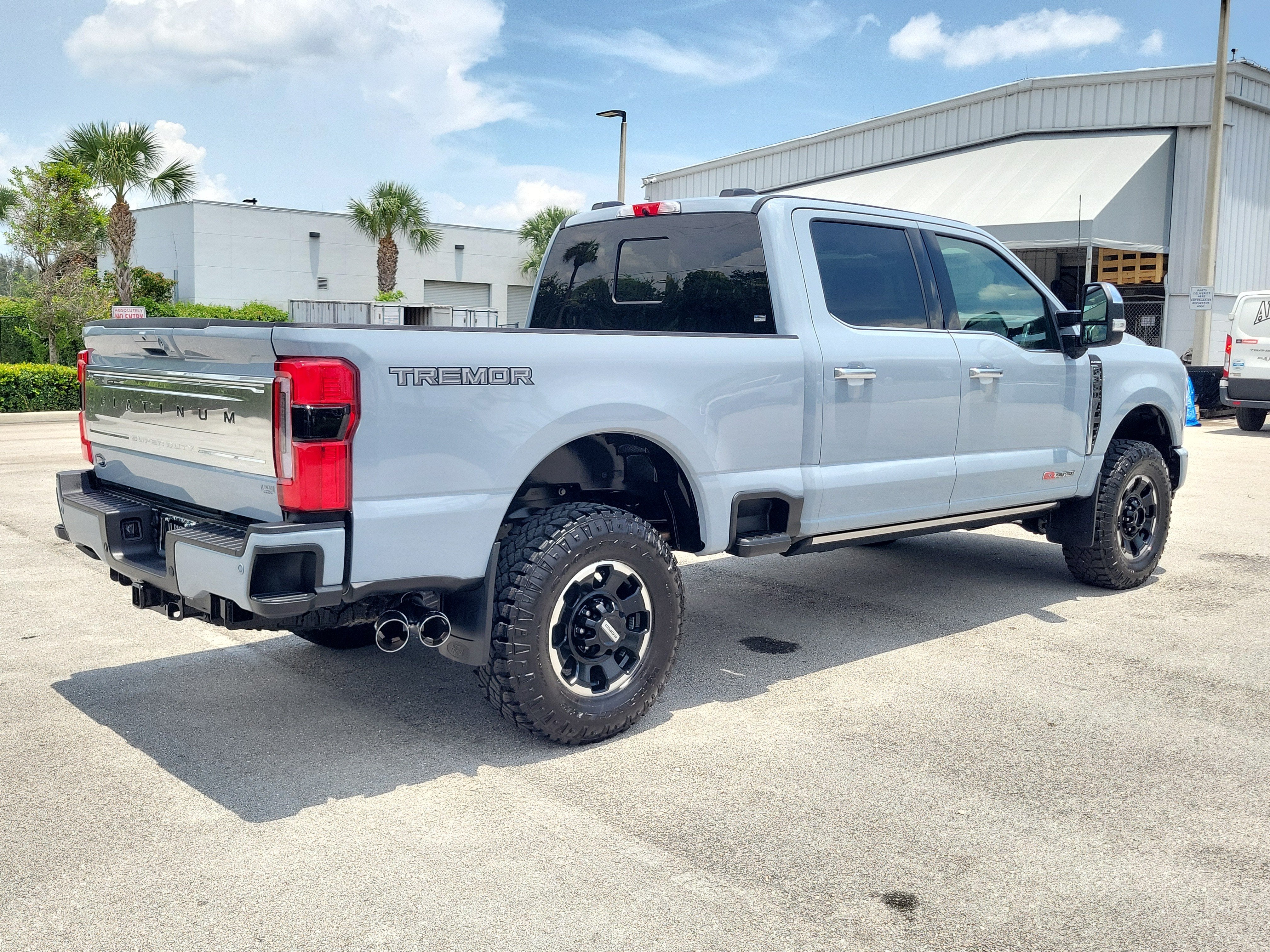 2025 Ford Super Duty F-350 SRW Platinum