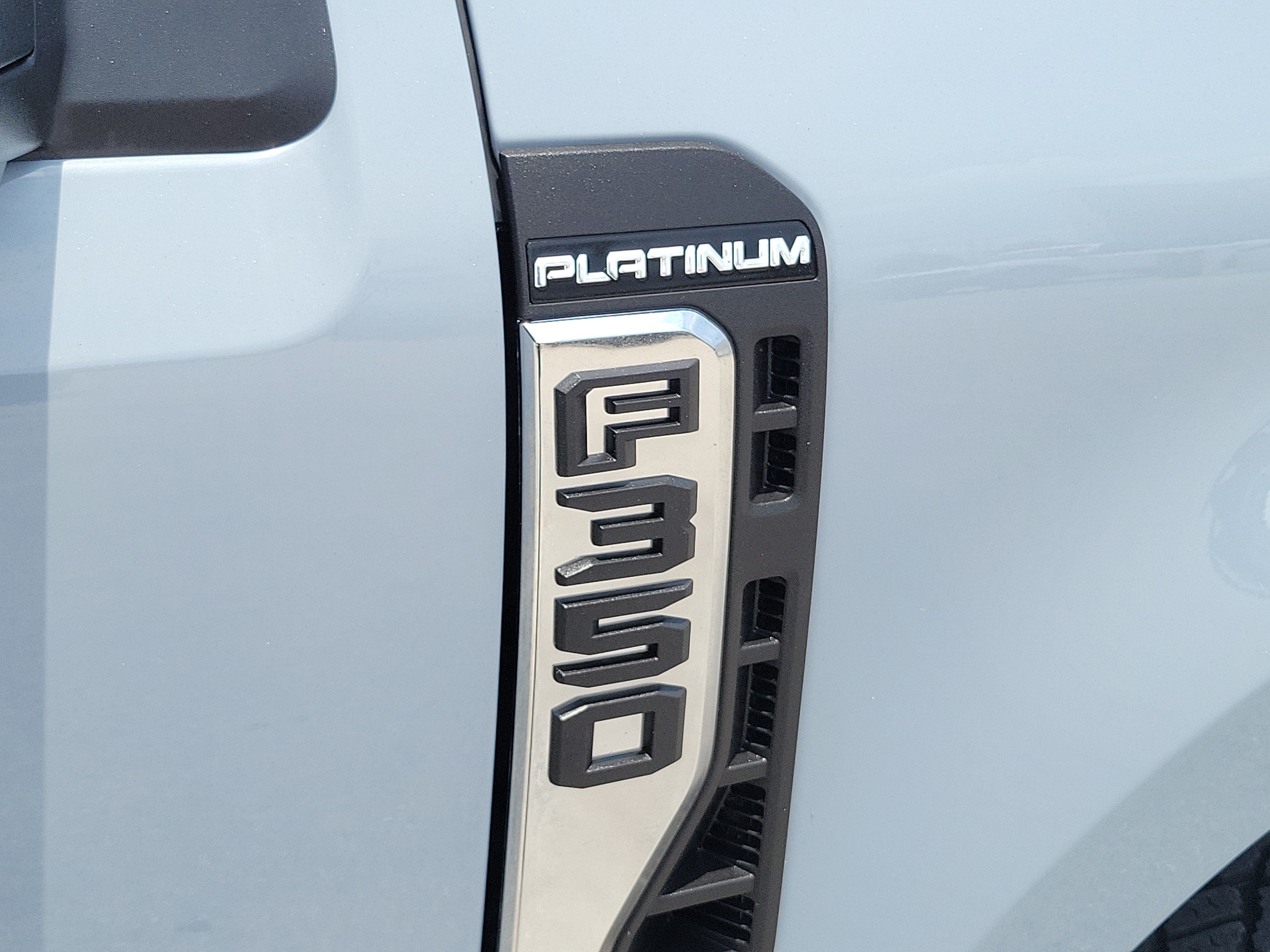 2025 Ford Super Duty F-350 SRW Platinum