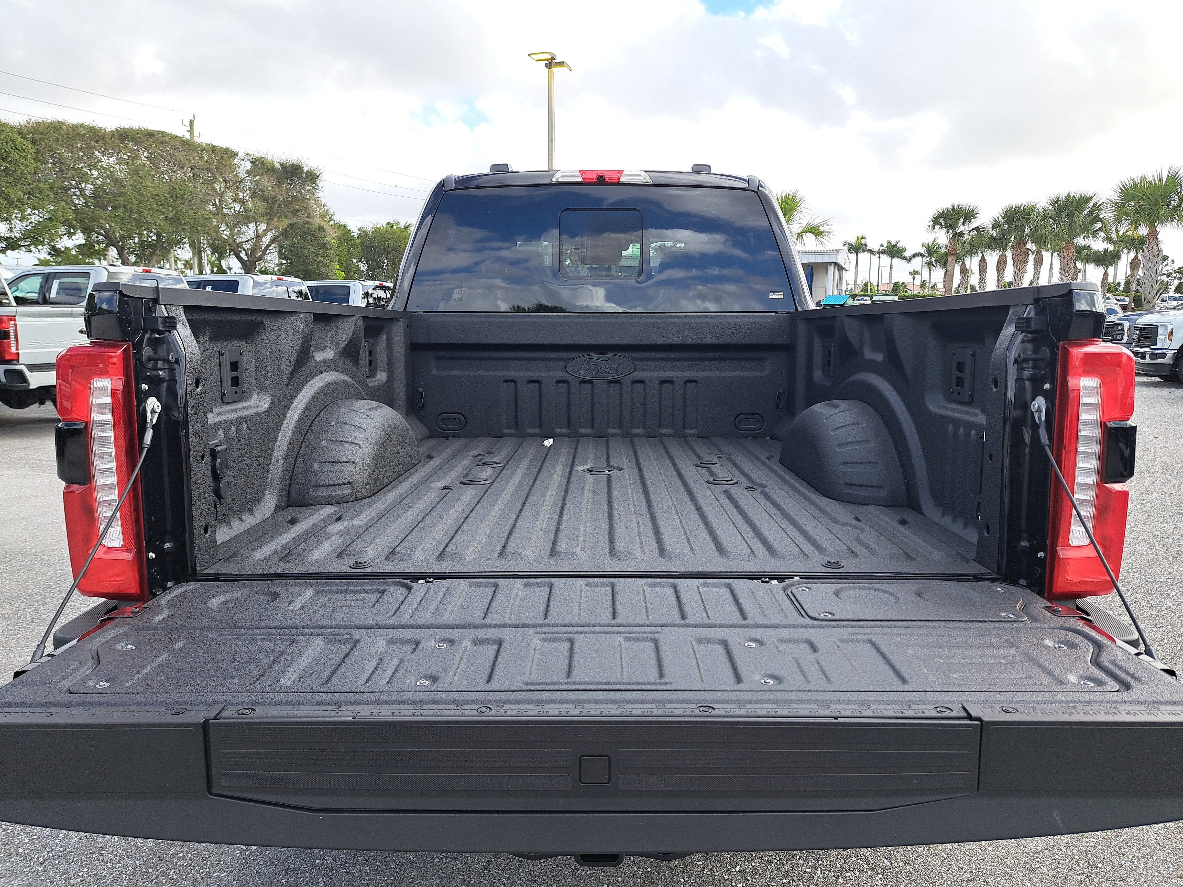 2026 Ford Super Duty F-350 SRW LARIAT