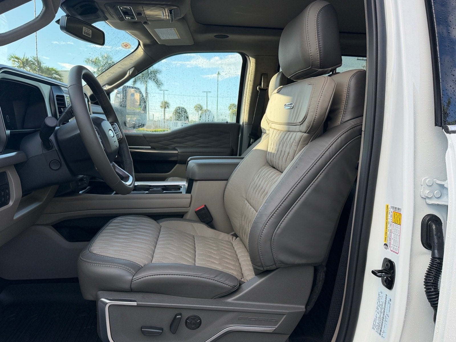 2027 Ford Super Duty F-350 SRW F-350® Platinum®