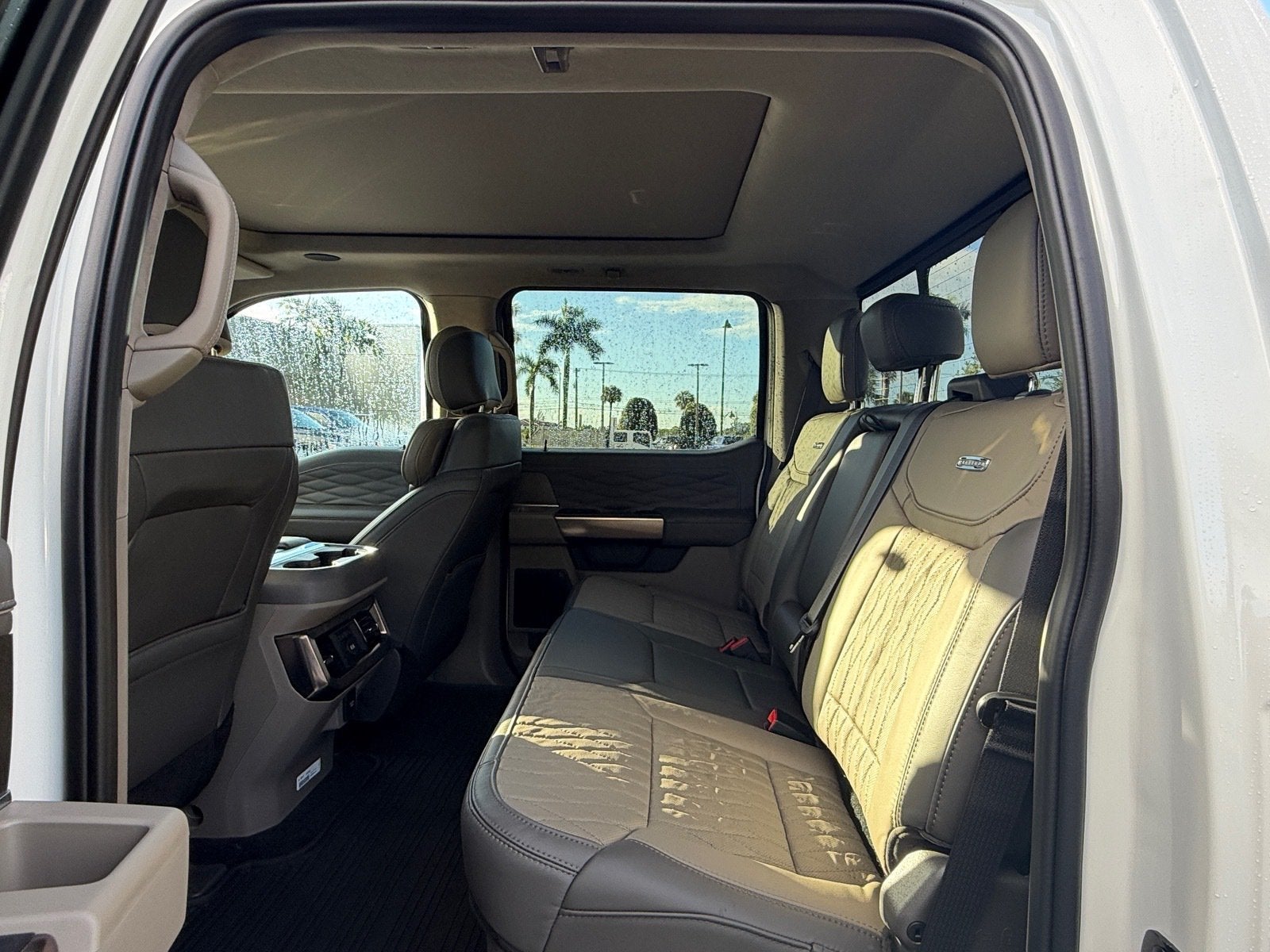 2027 Ford Super Duty F-350 SRW F-350® Platinum®