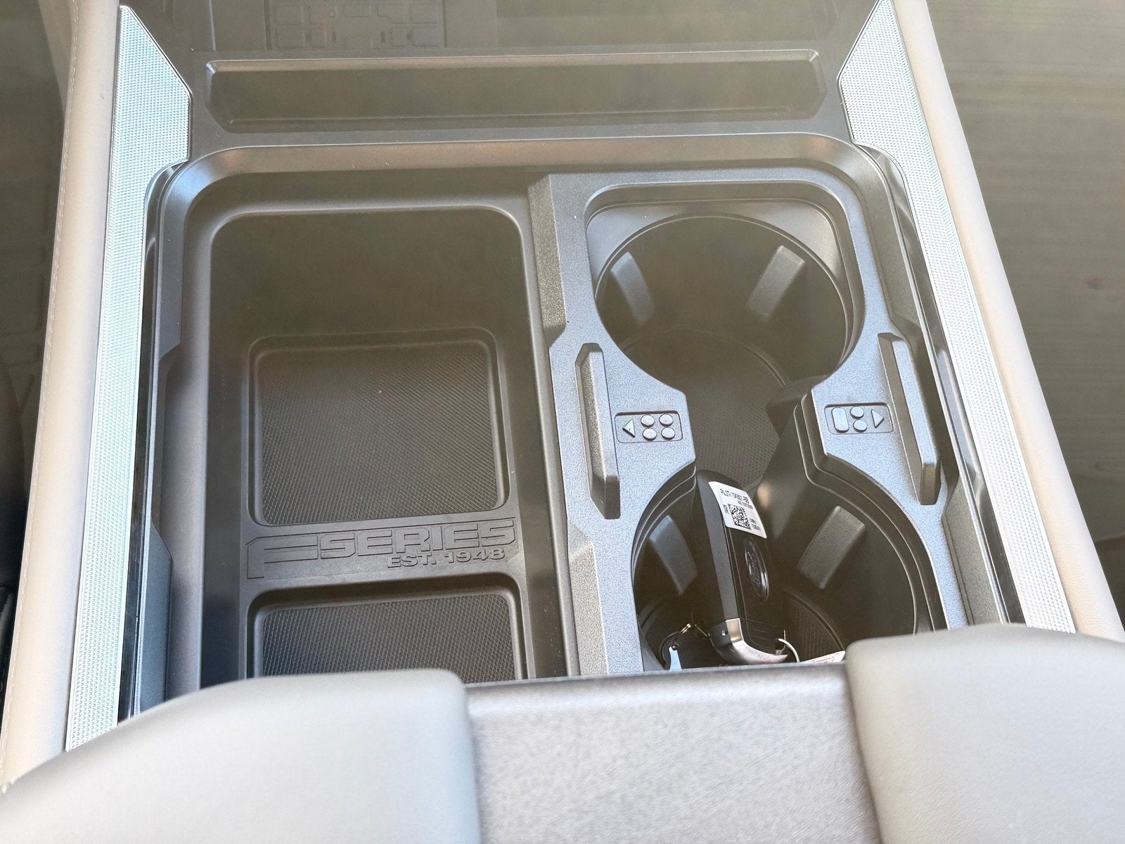 2027 Ford Super Duty F-350 SRW F-350® Platinum®