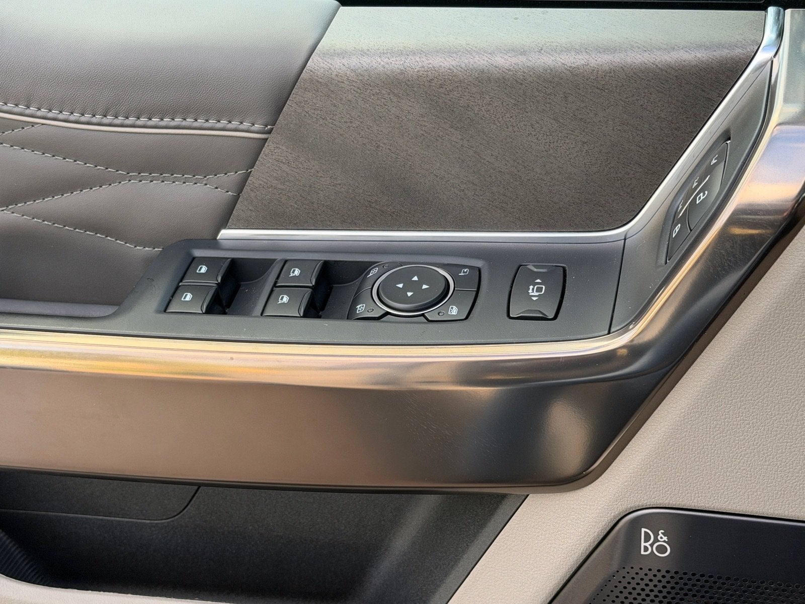 2027 Ford Super Duty F-350 SRW F-350® Platinum®