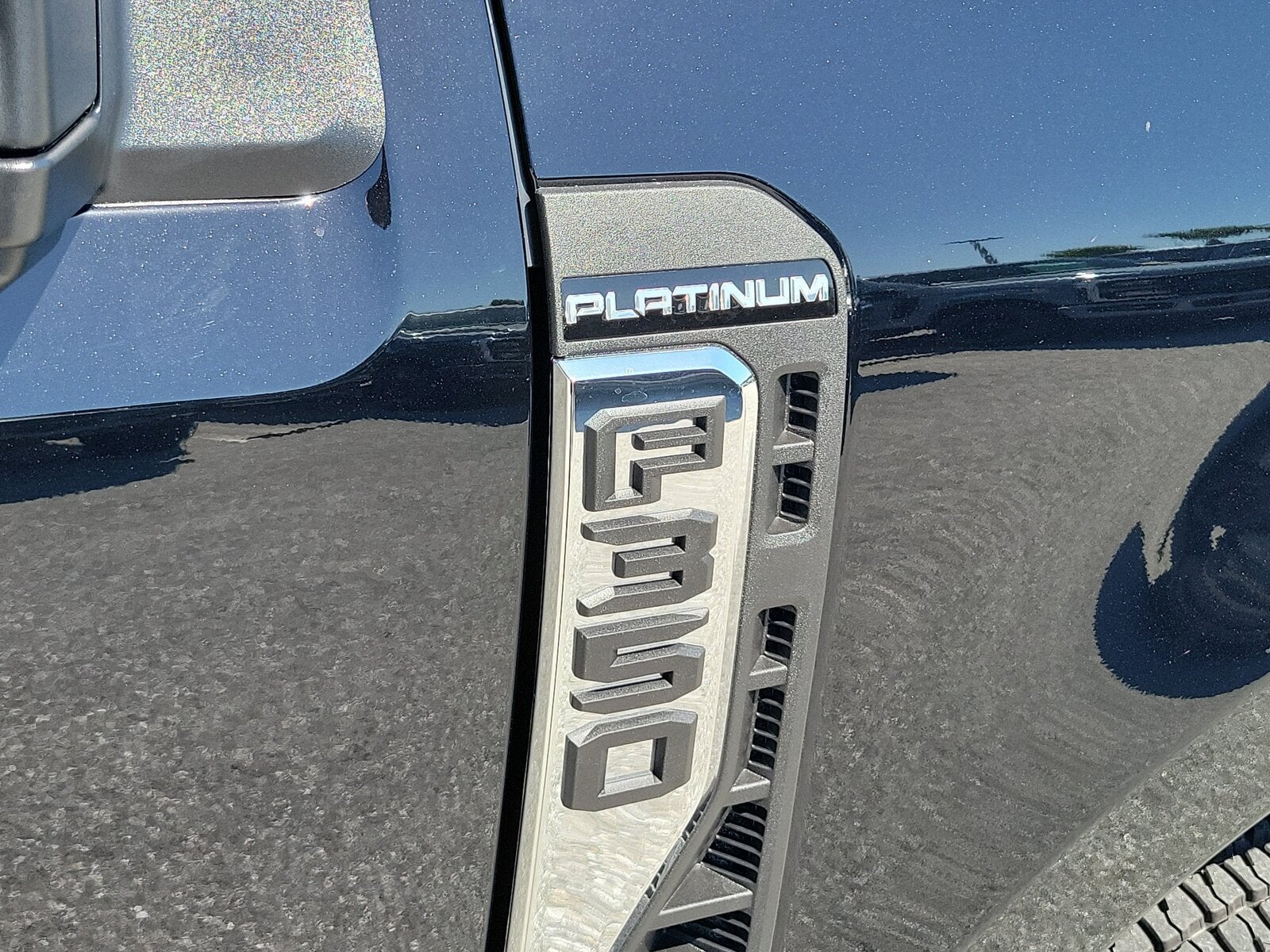 2026 Ford Super Duty F-350 DRW Platinum