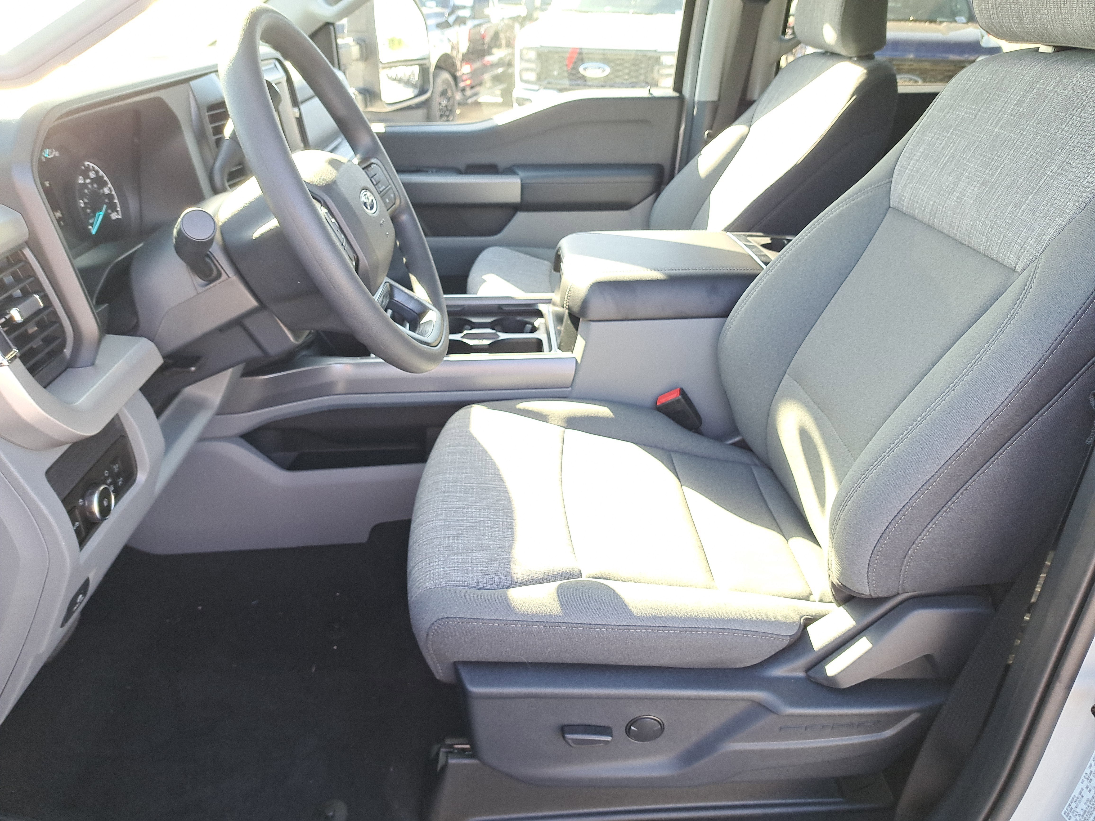 2026 Ford Super Duty F-350 DRW XLT