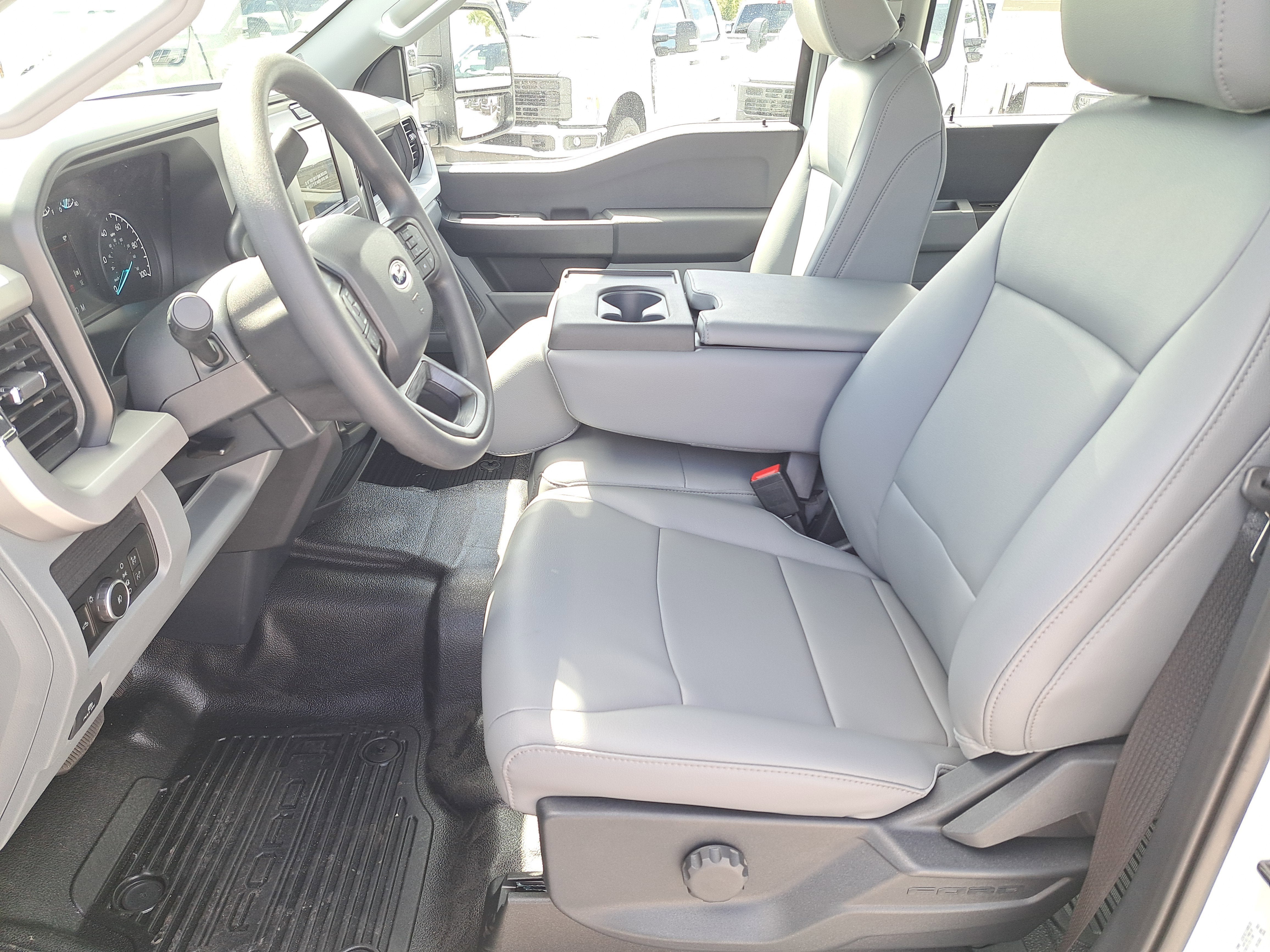 2026 Ford Super Duty F-350 DRW XL