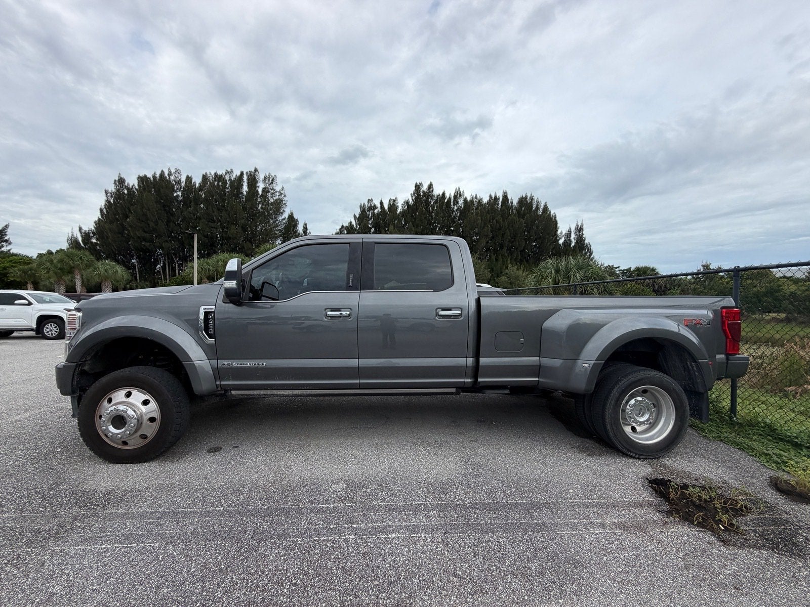 2022 Ford Super Duty F-450 DRW Platinum